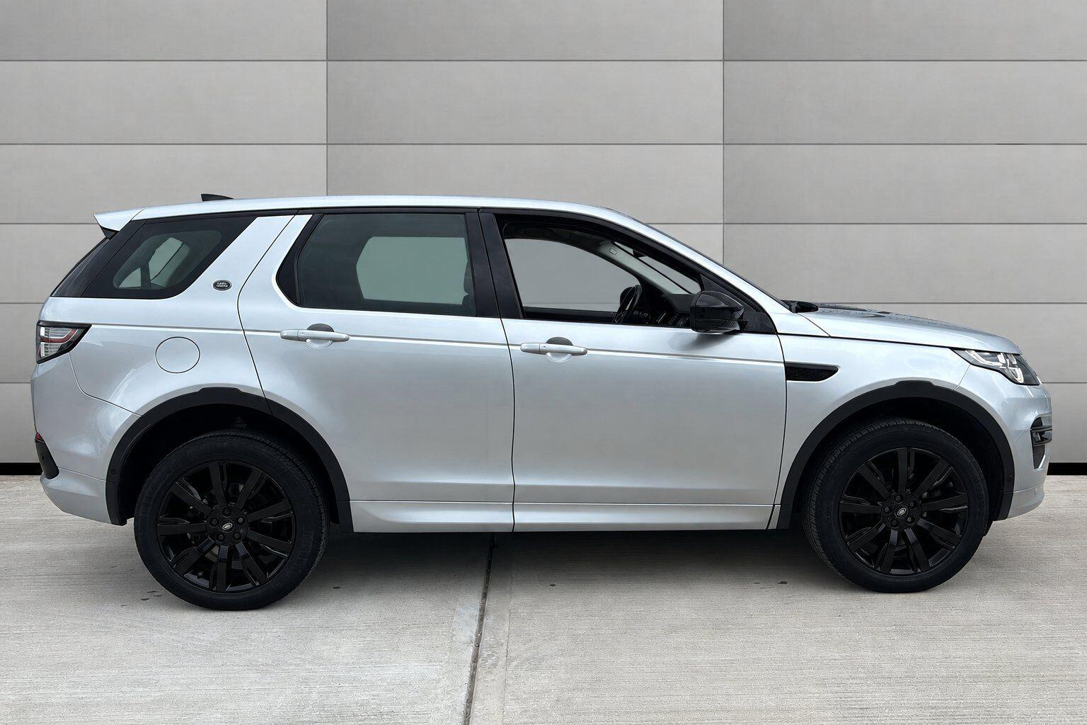 Land Rover Discovery Sport view 5