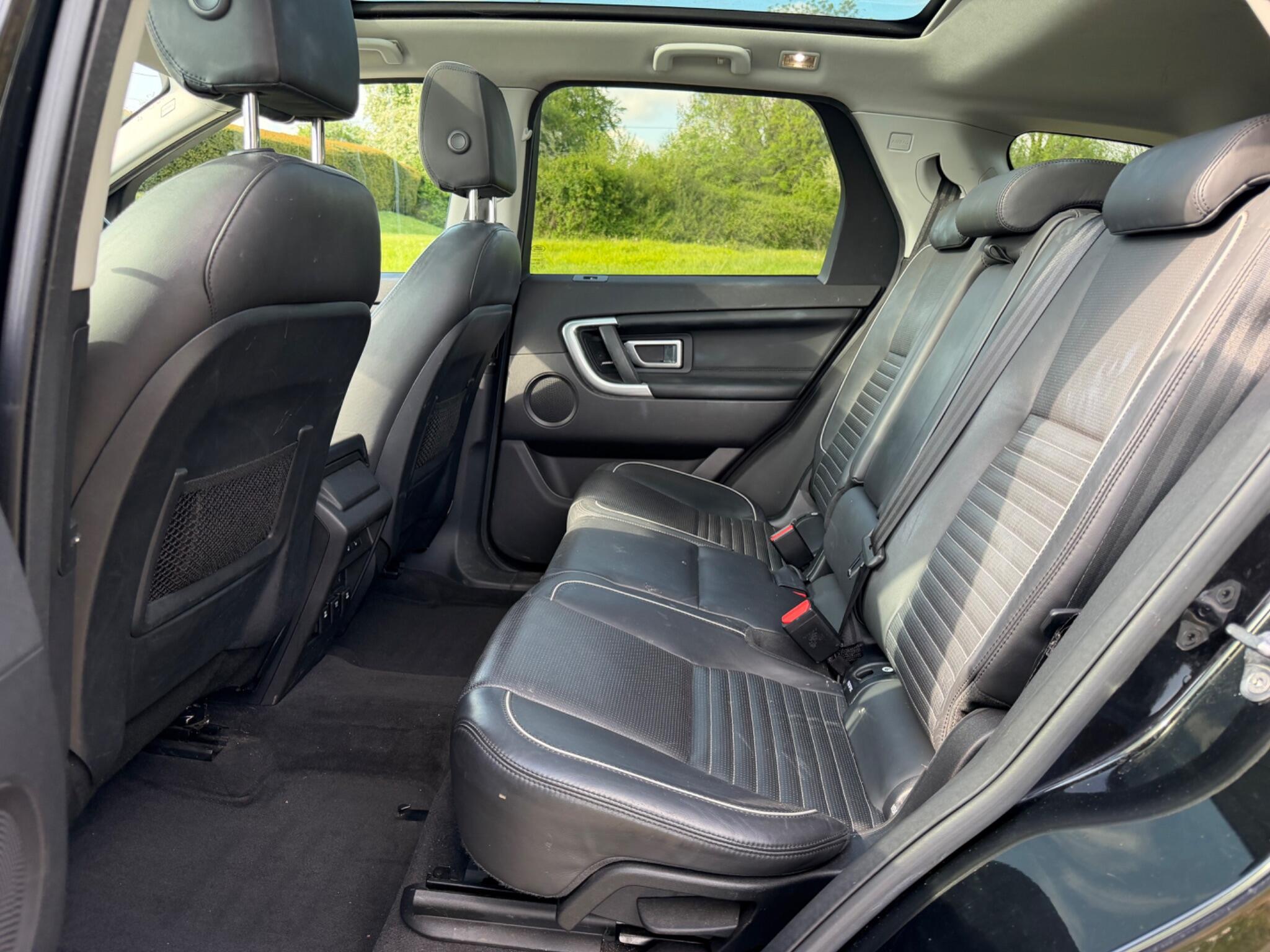 Land Rover Discovery Sport view 3