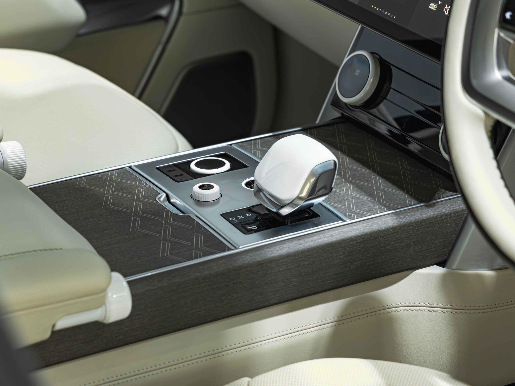 Land Rover Range Rover view 25
