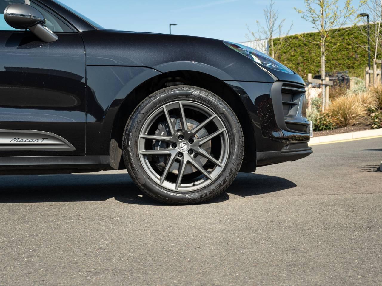 Porsche Macan view 14