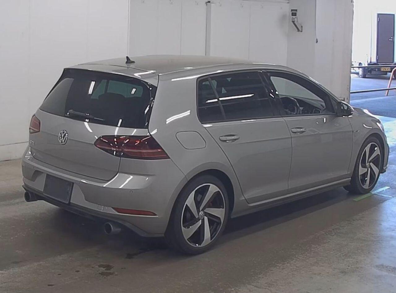 Volkswagen Golf view 4