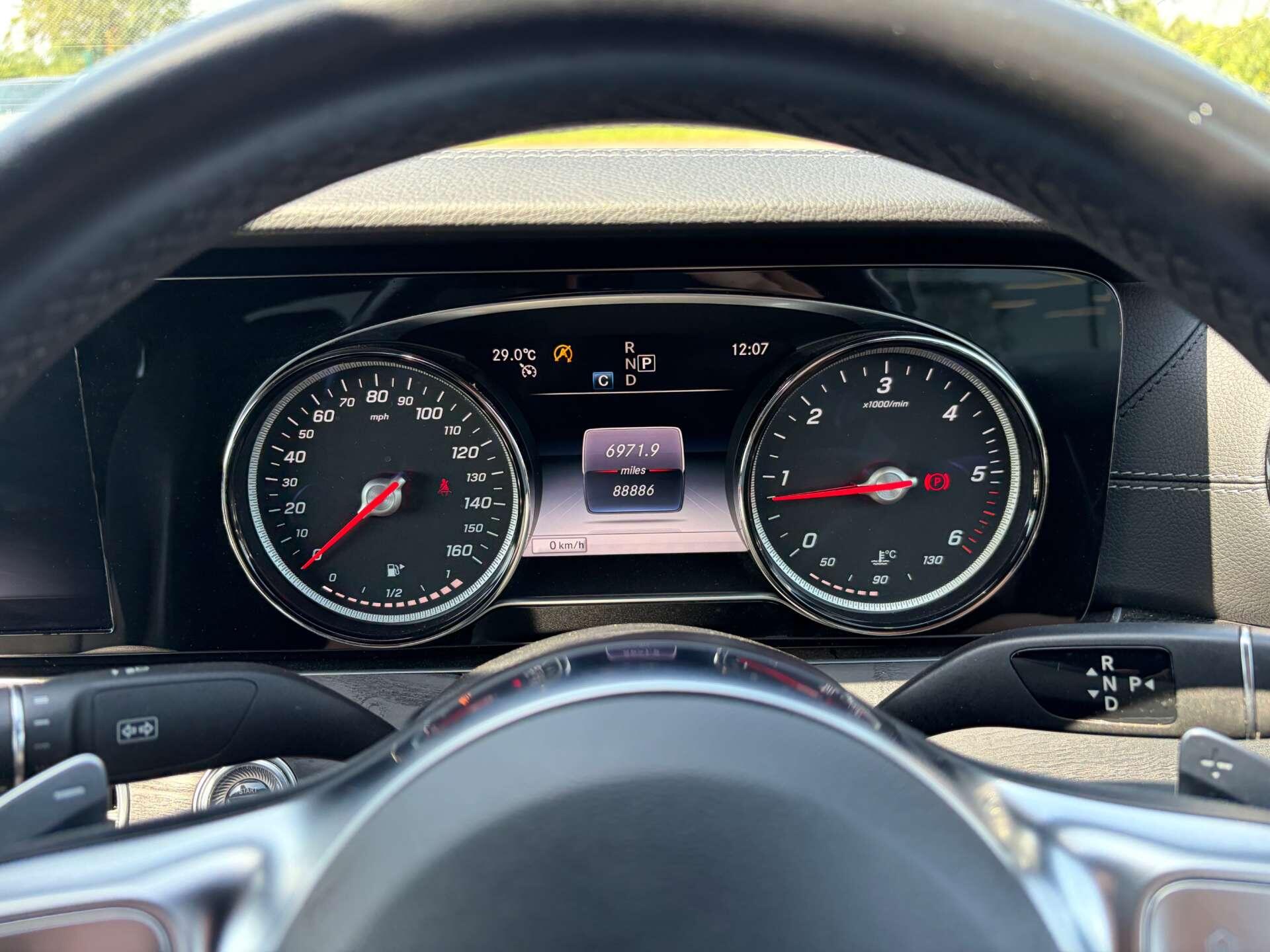 Mercedes-Benz E Class view 34