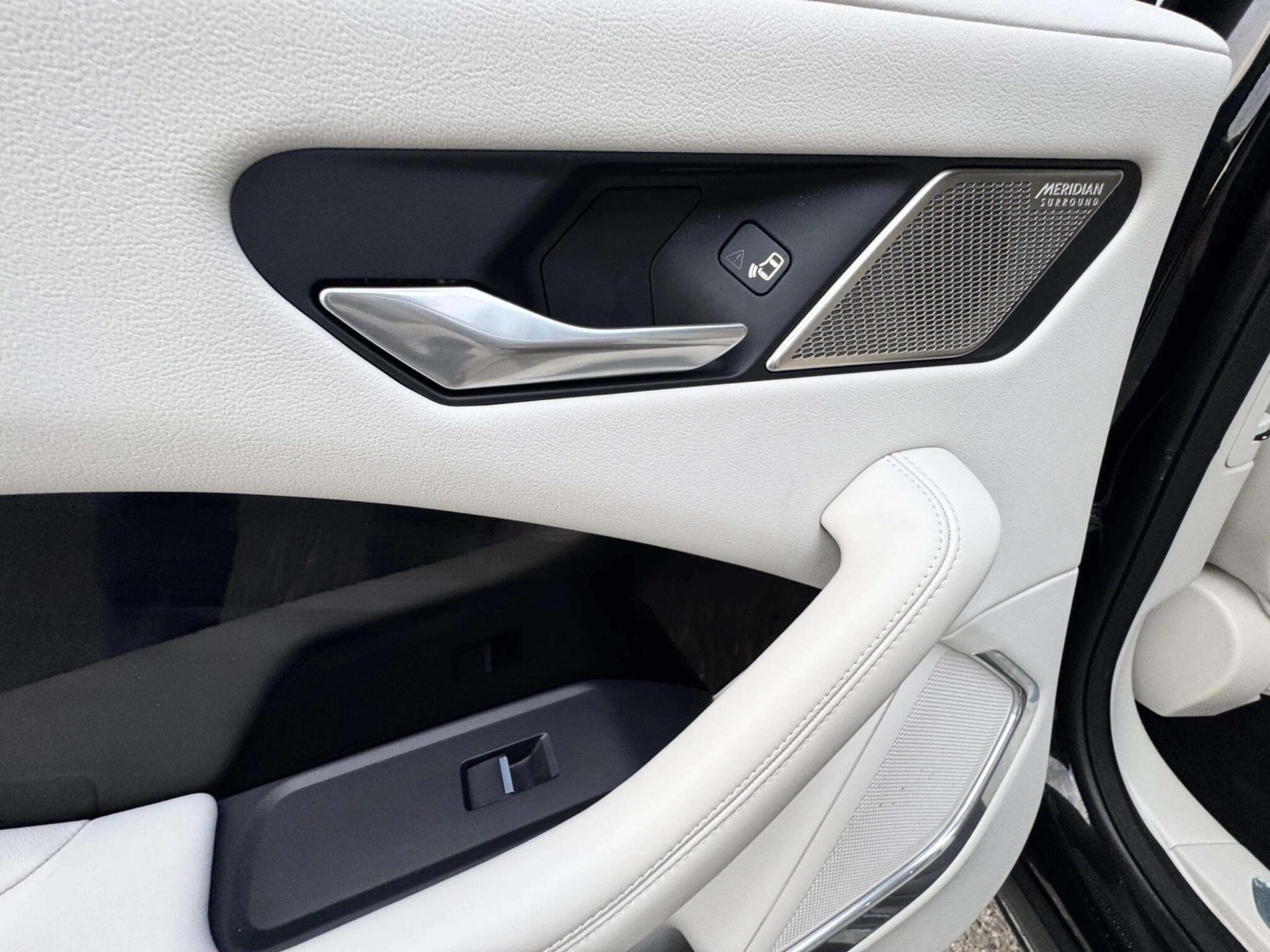 Jaguar I-Pace view 53