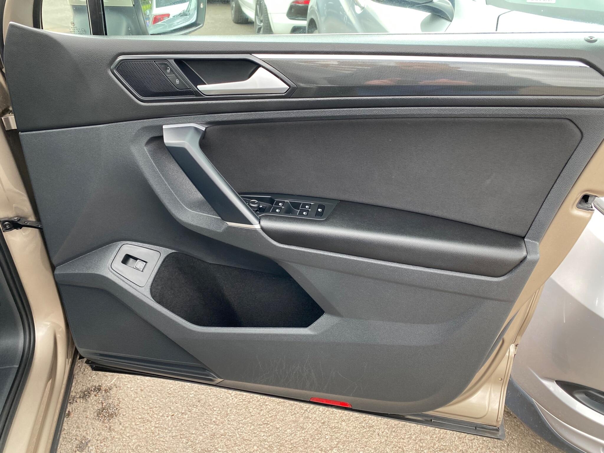 Volkswagen Tiguan view 16