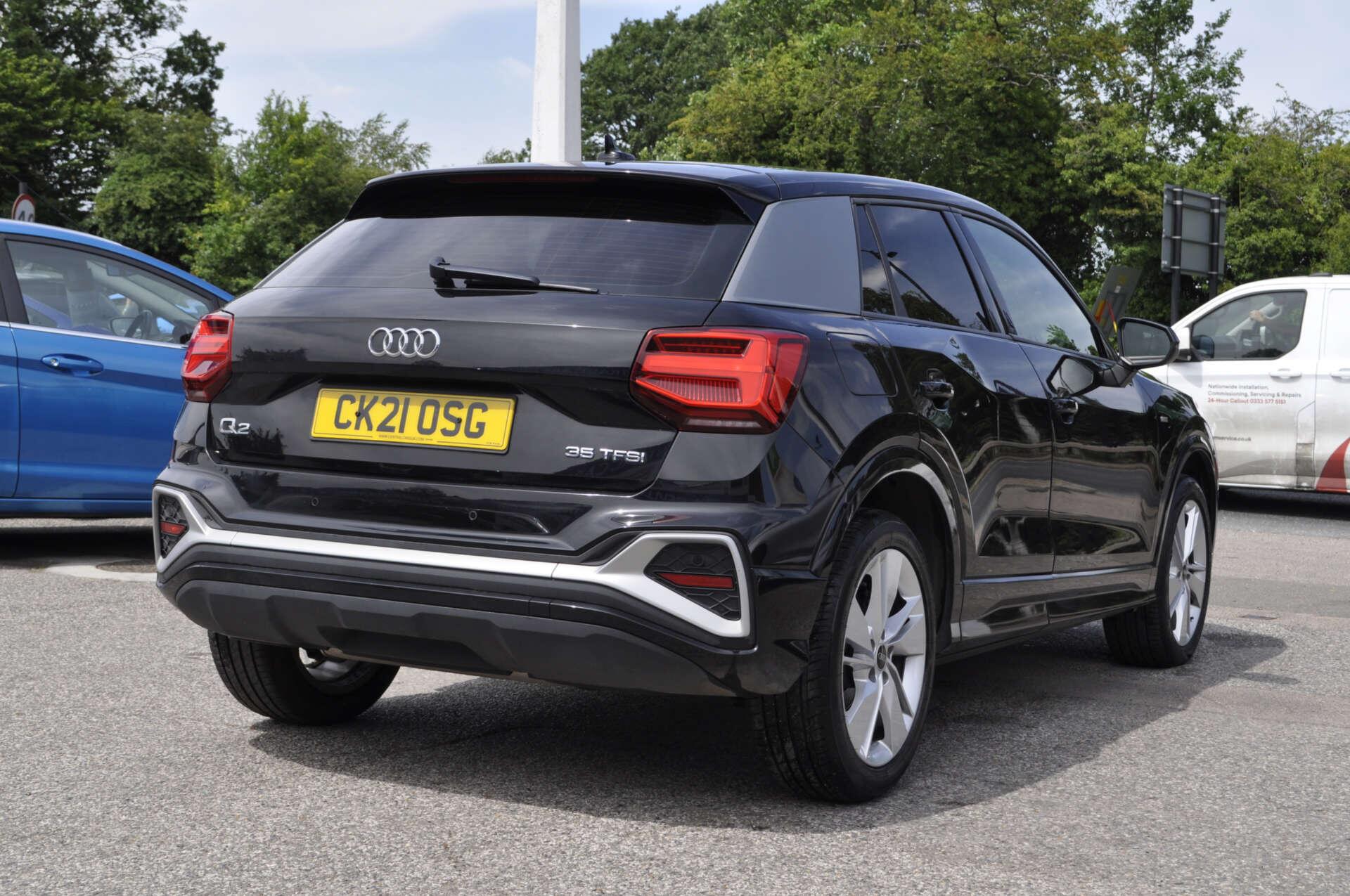 Audi Q2 view 6