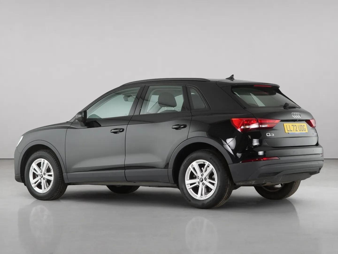 Audi Q3 view 6