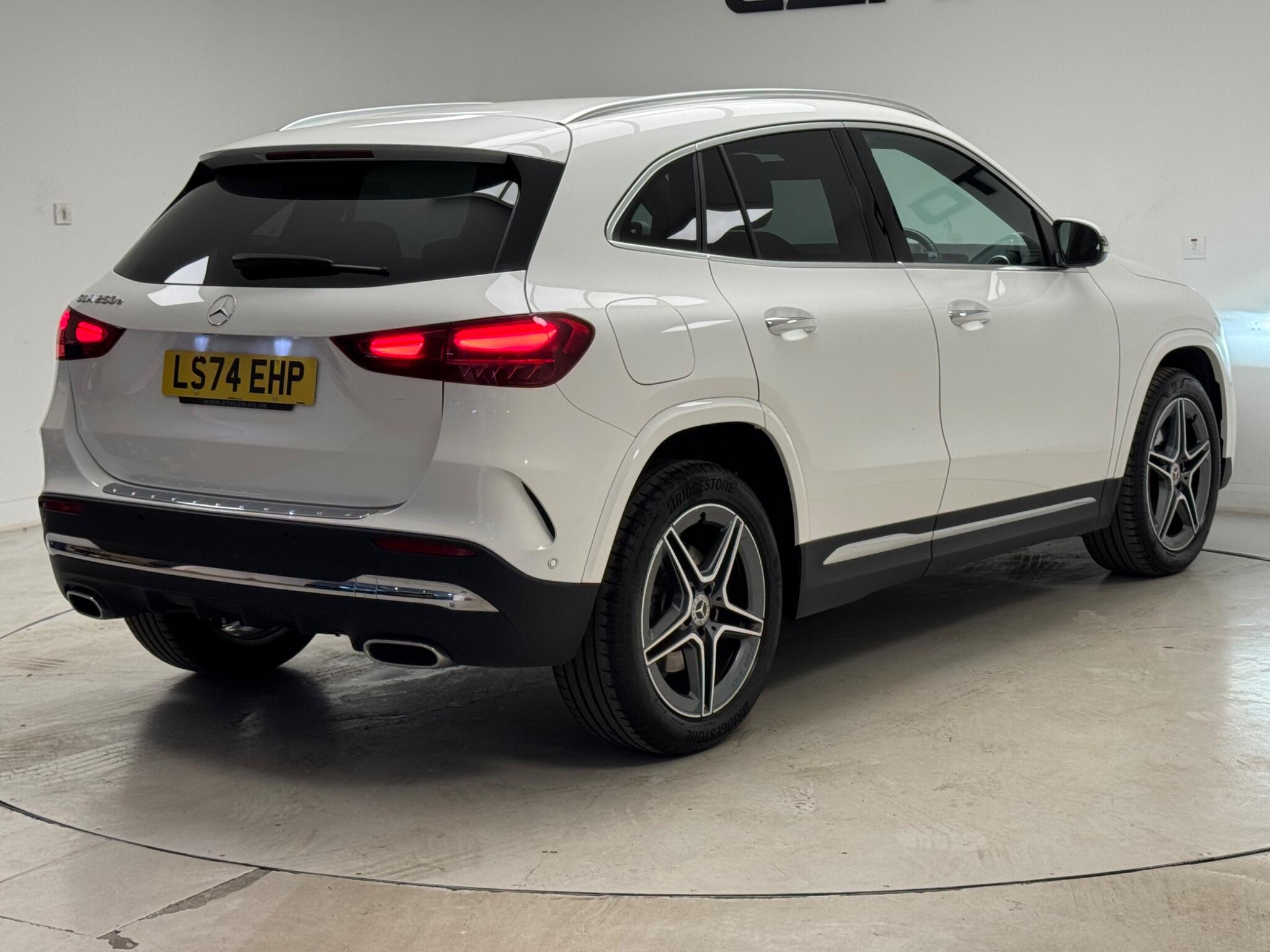 Mercedes-Benz Gla view 6