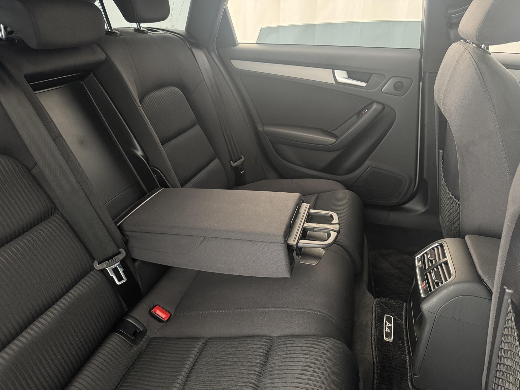 Audi A4 Avant view 57