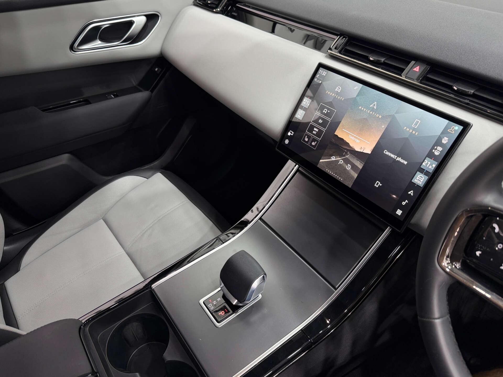 Land Rover Range Rover Velar view 40
