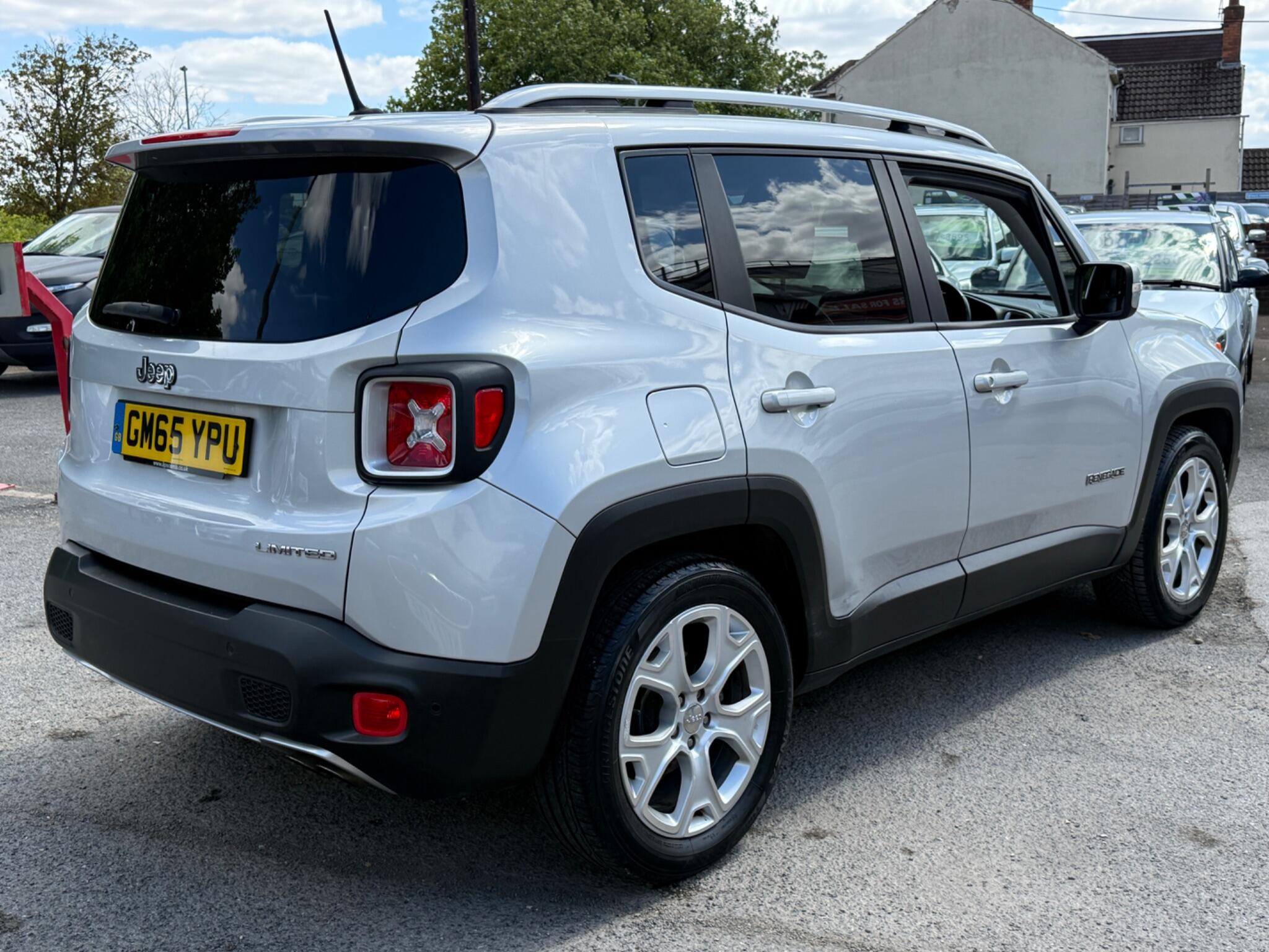 Jeep Renegade - Image 17