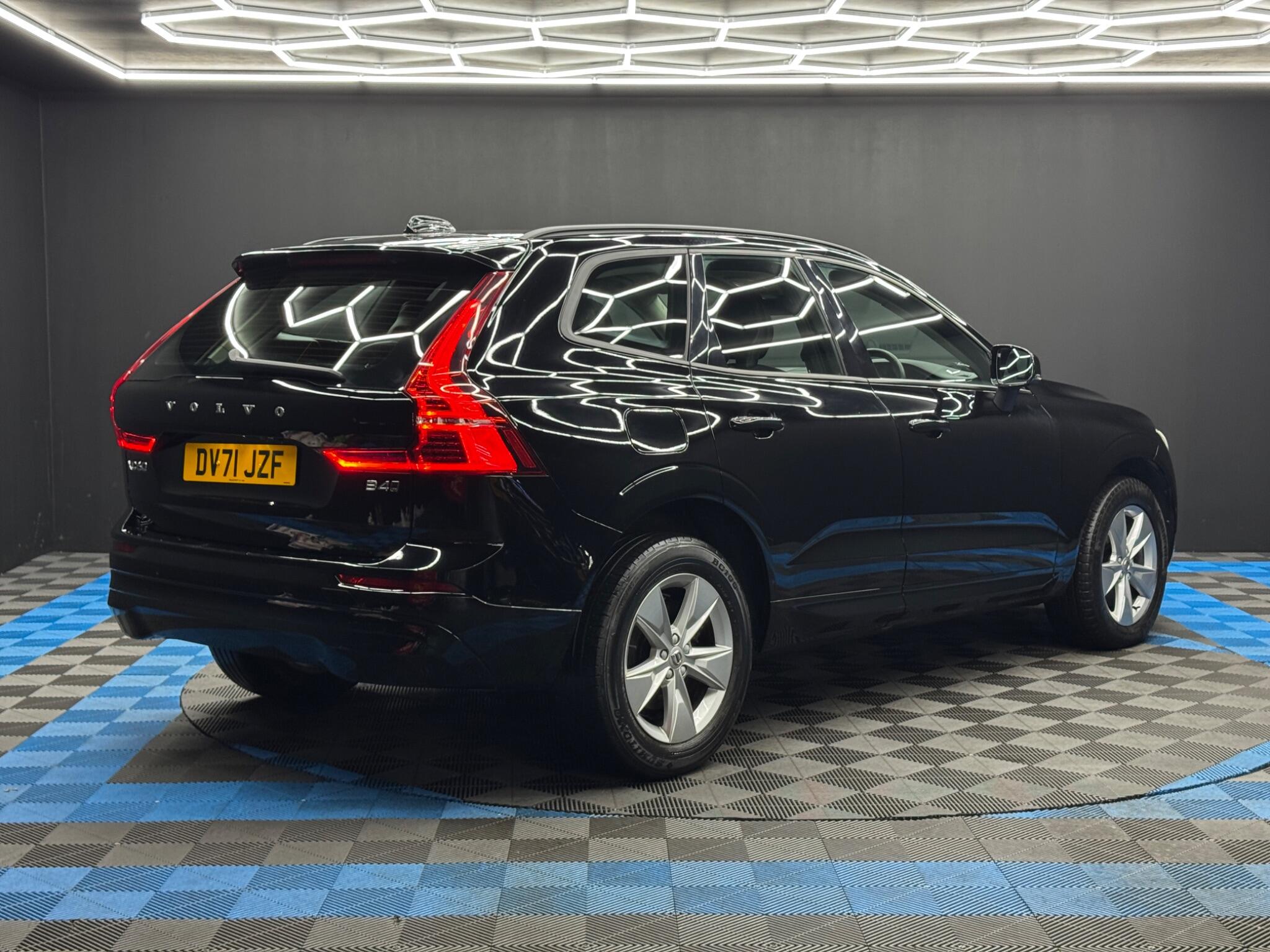 Volvo XC60 view 5