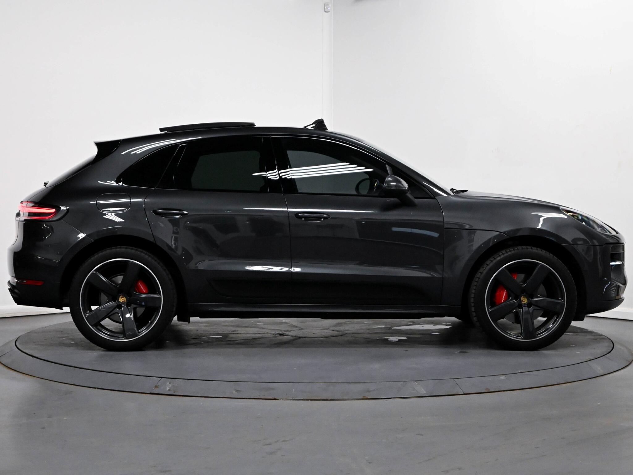 Porsche Macan view 24