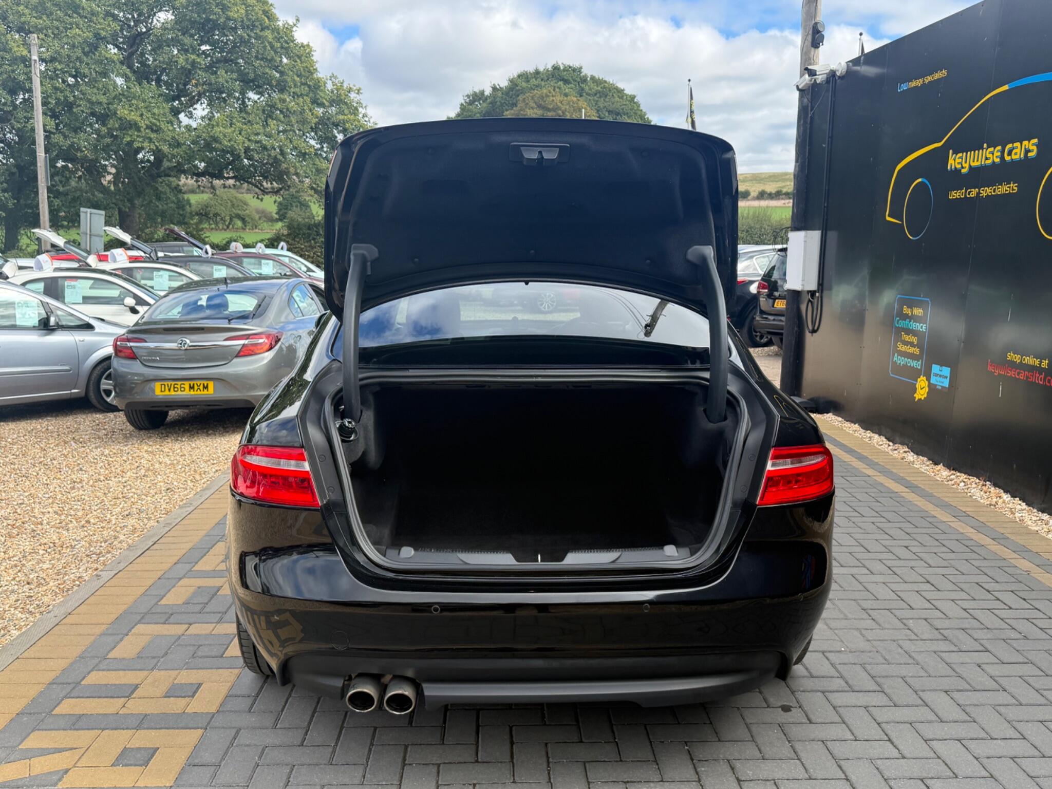 Jaguar Xe view 27