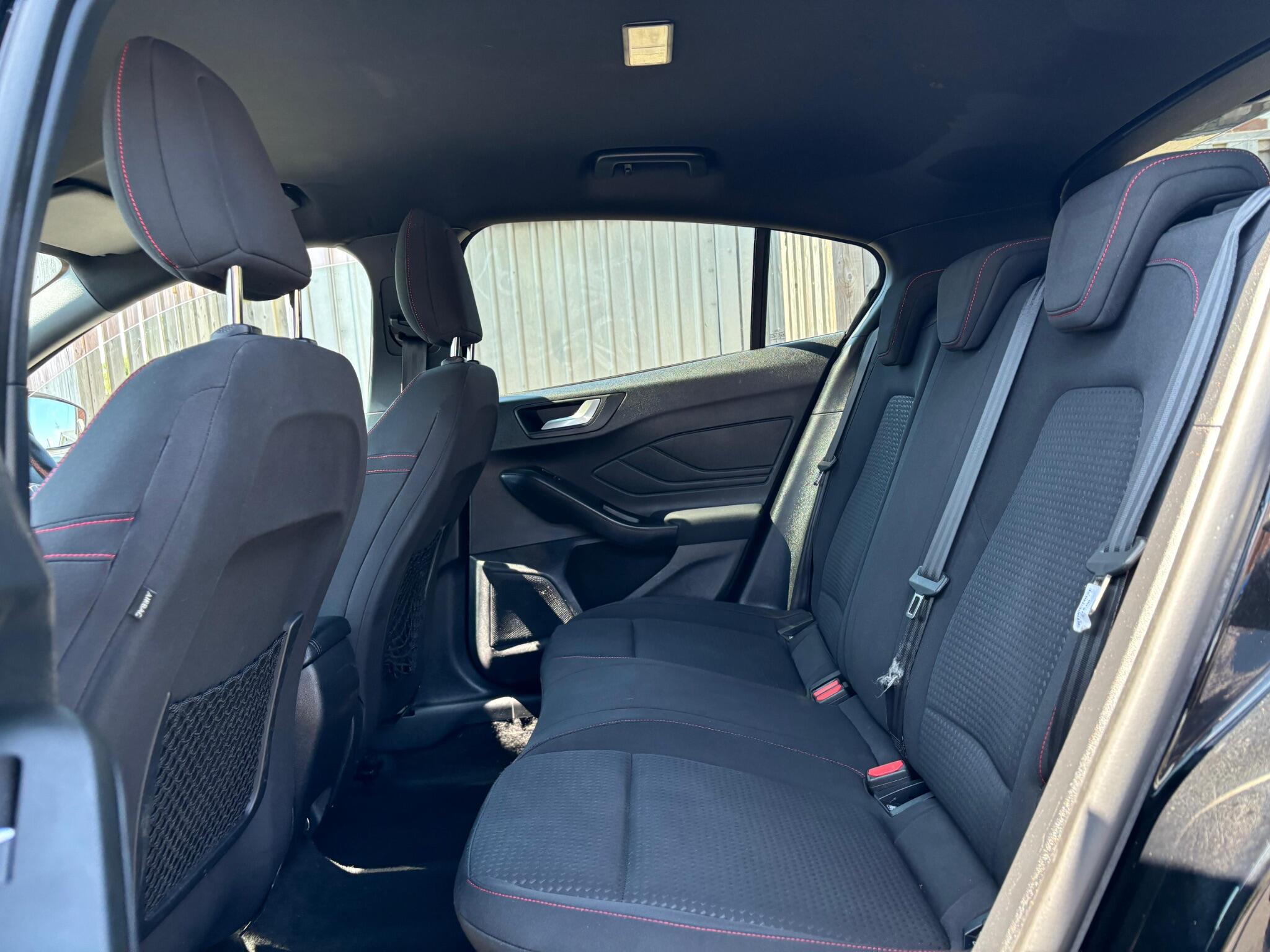 Ford Focus view 8