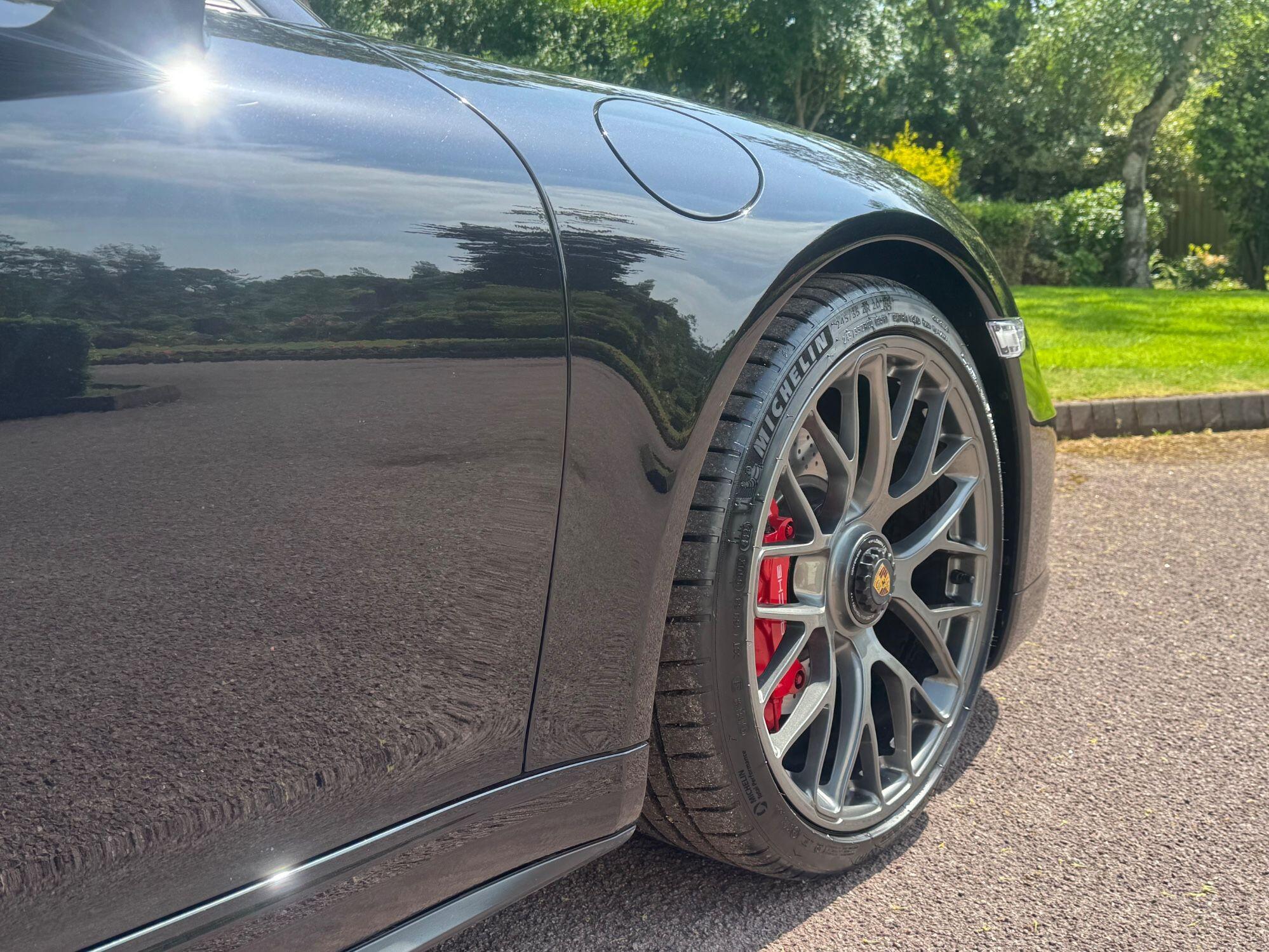 Porsche 911 view 18