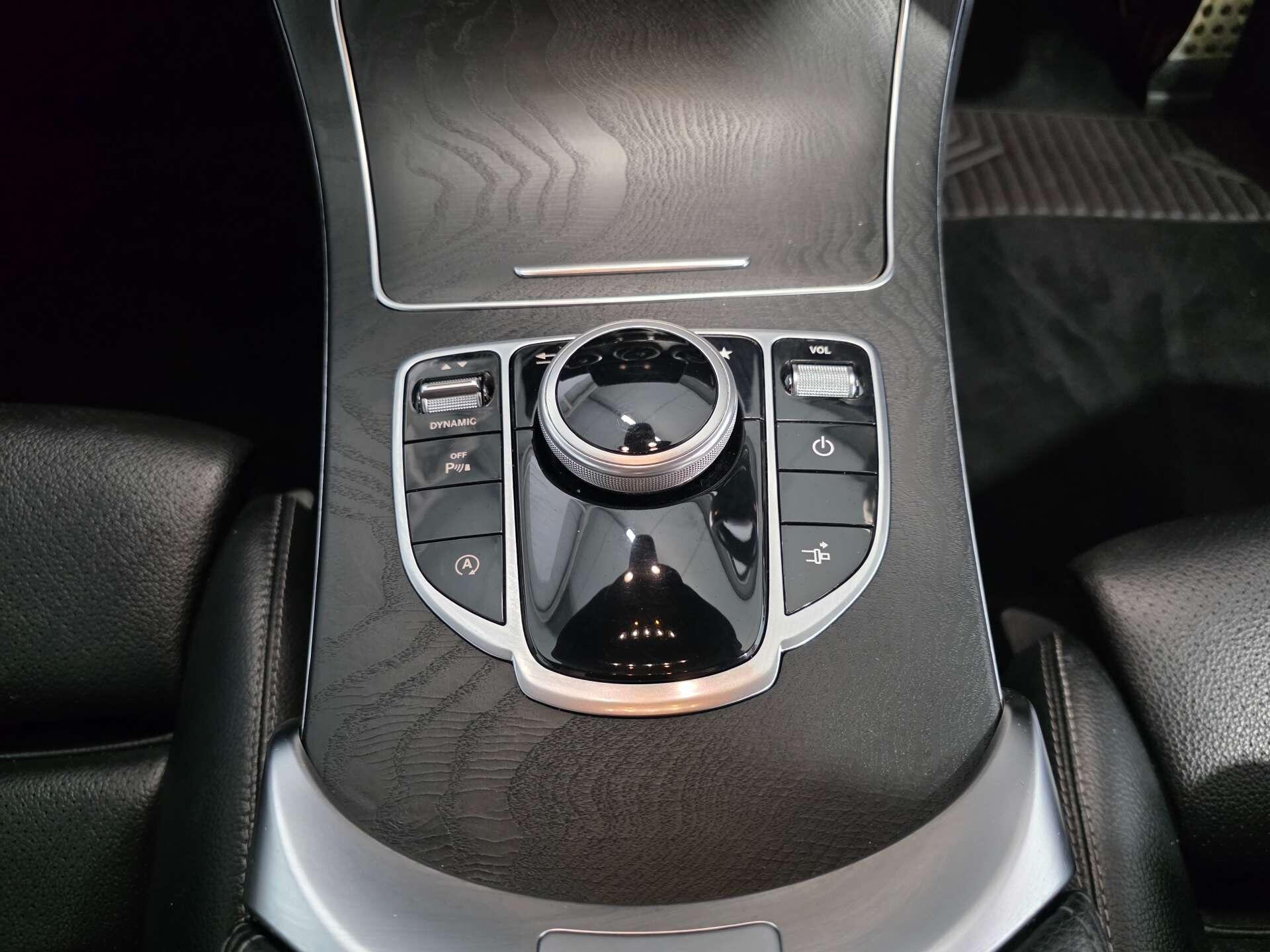 Mercedes-Benz C-Class view 24