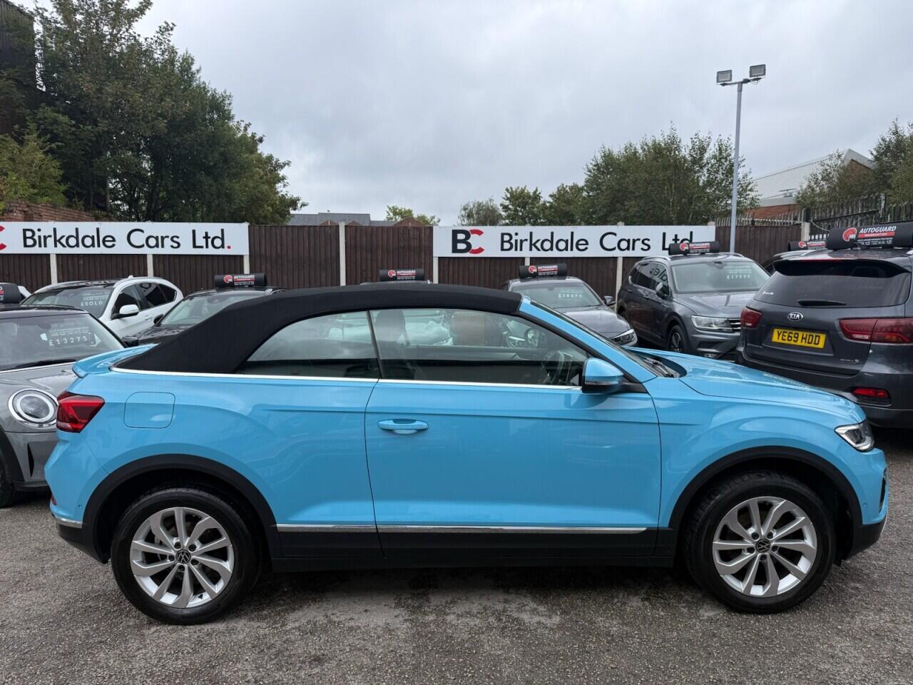 Volkswagen T-Roc view 2