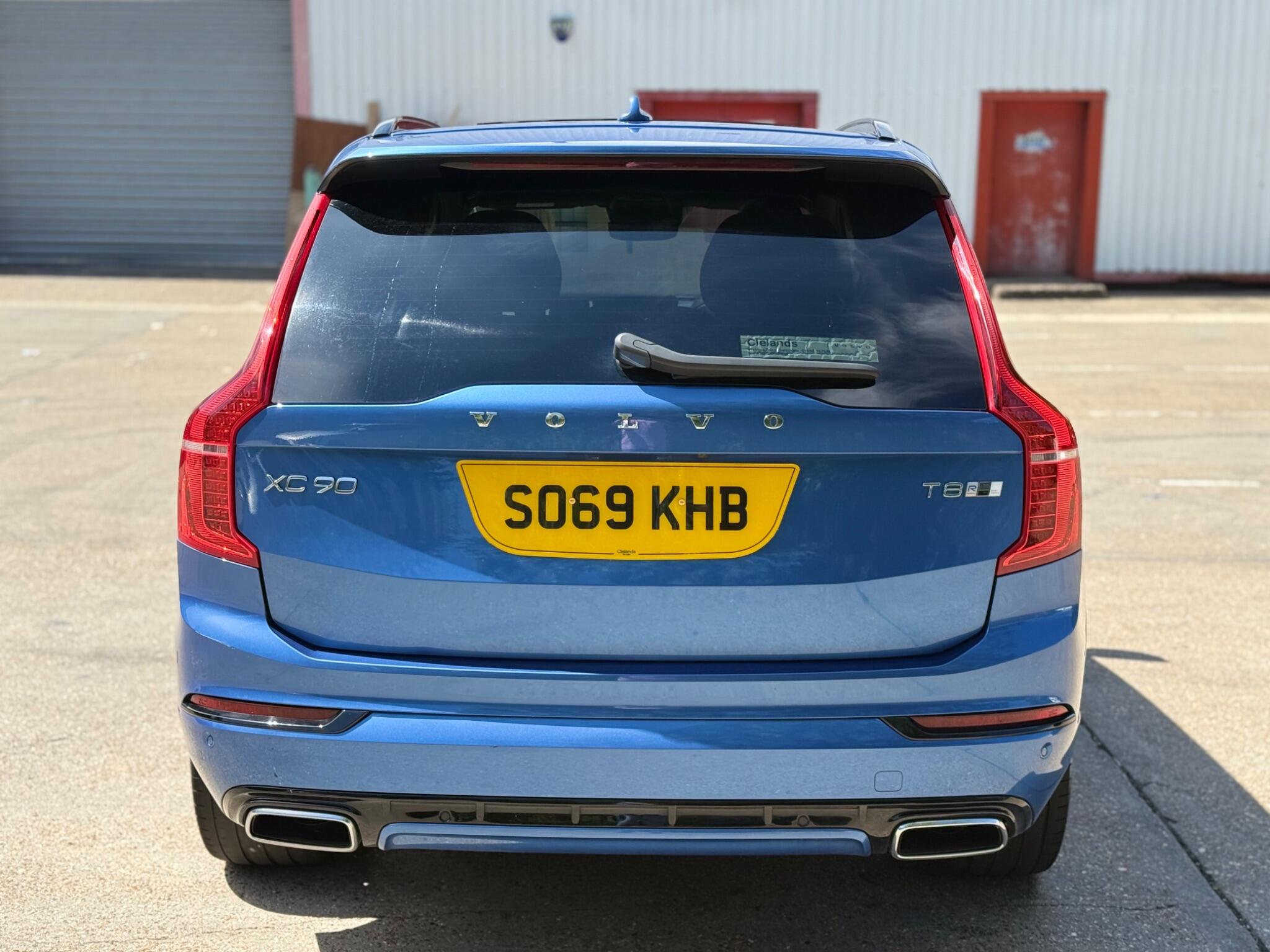 Volvo XC90 view 9