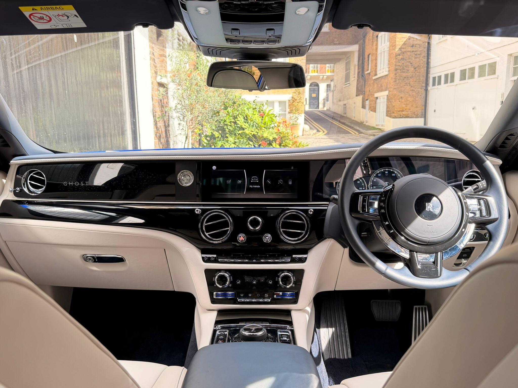 Rolls-Royce Ghost view 20