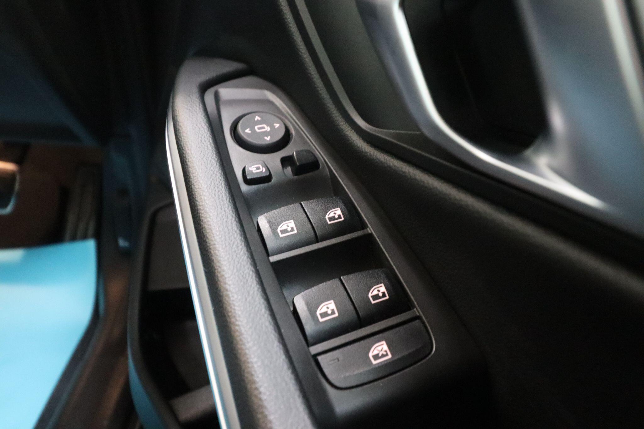 BMW 3 Series view 16