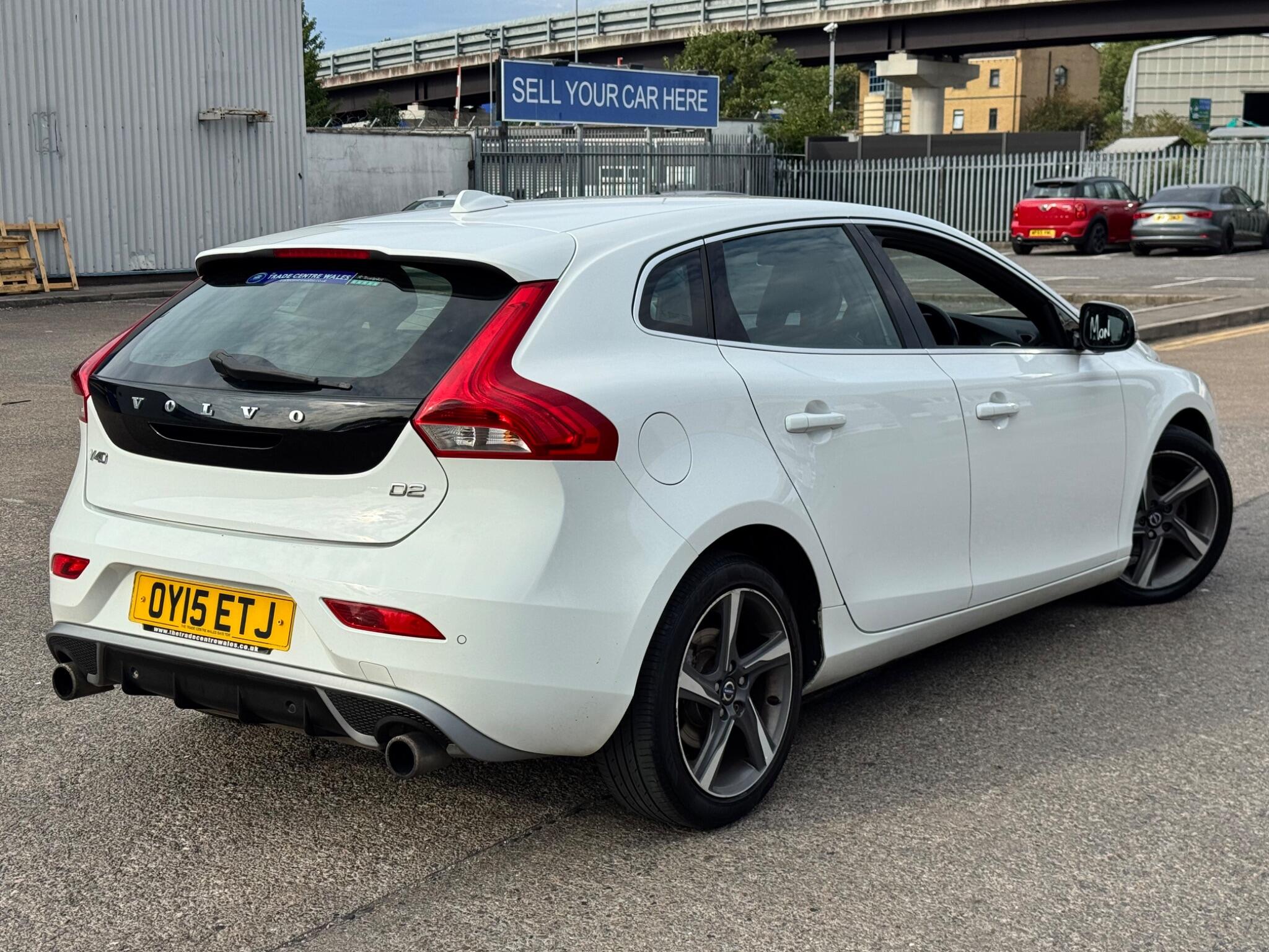 Volvo V40 view 17