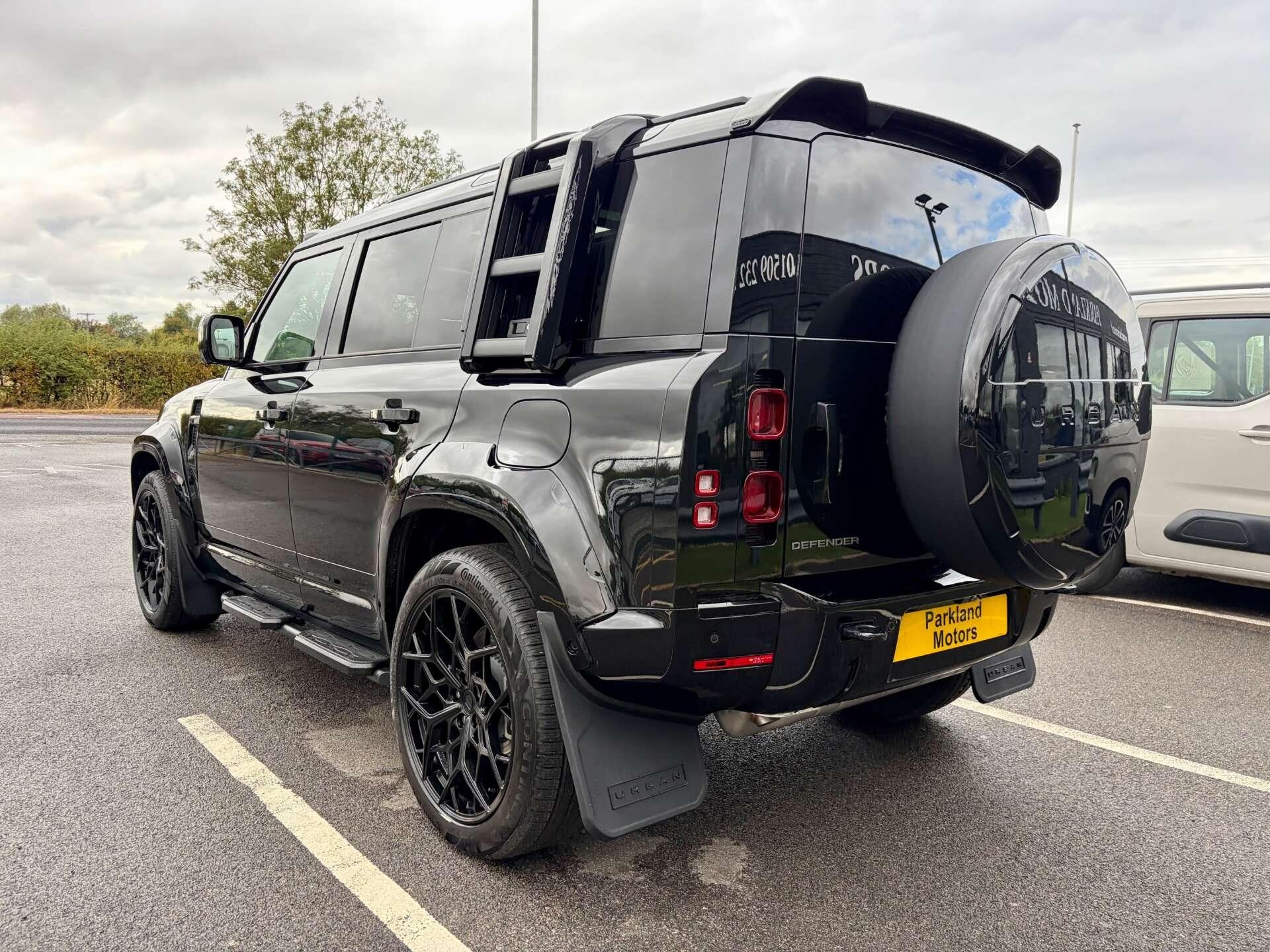 Land Rover Defender 110 view 6