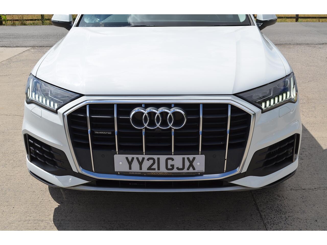 Audi Q7 view 43