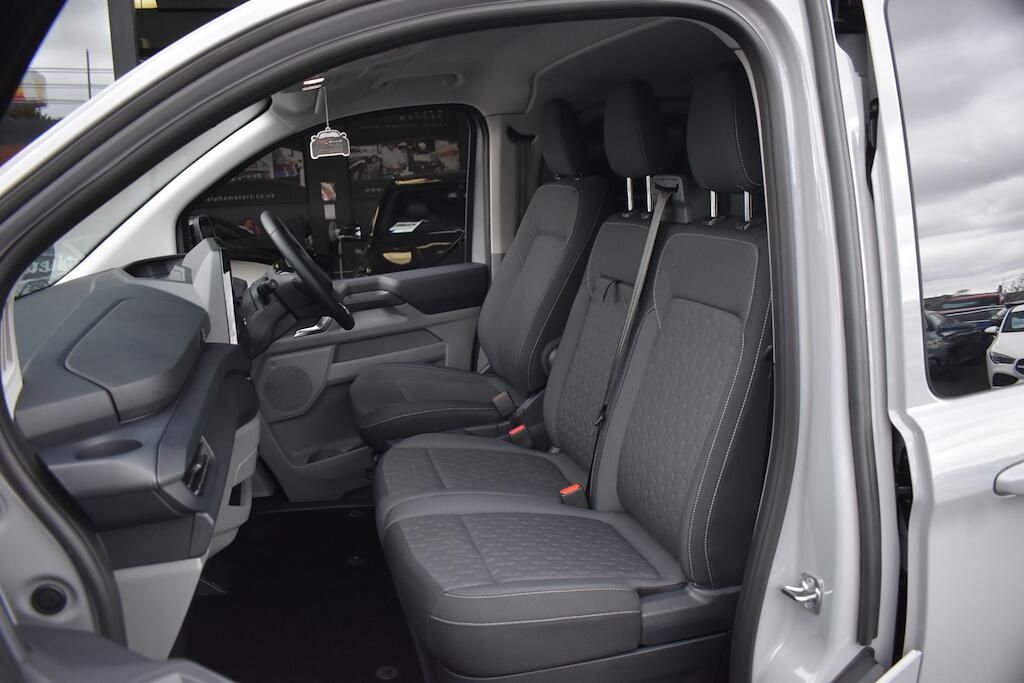Ford Transit Custom view 11