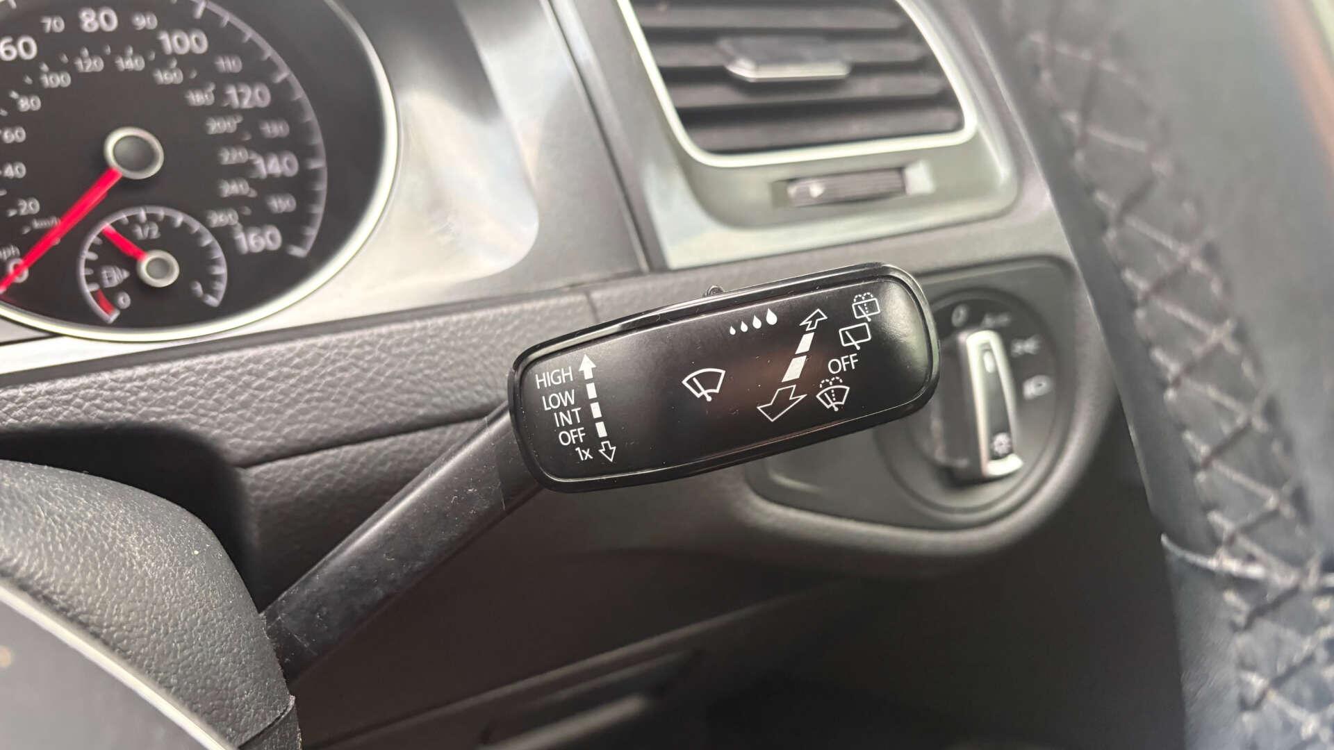 Volkswagen Golf view 19