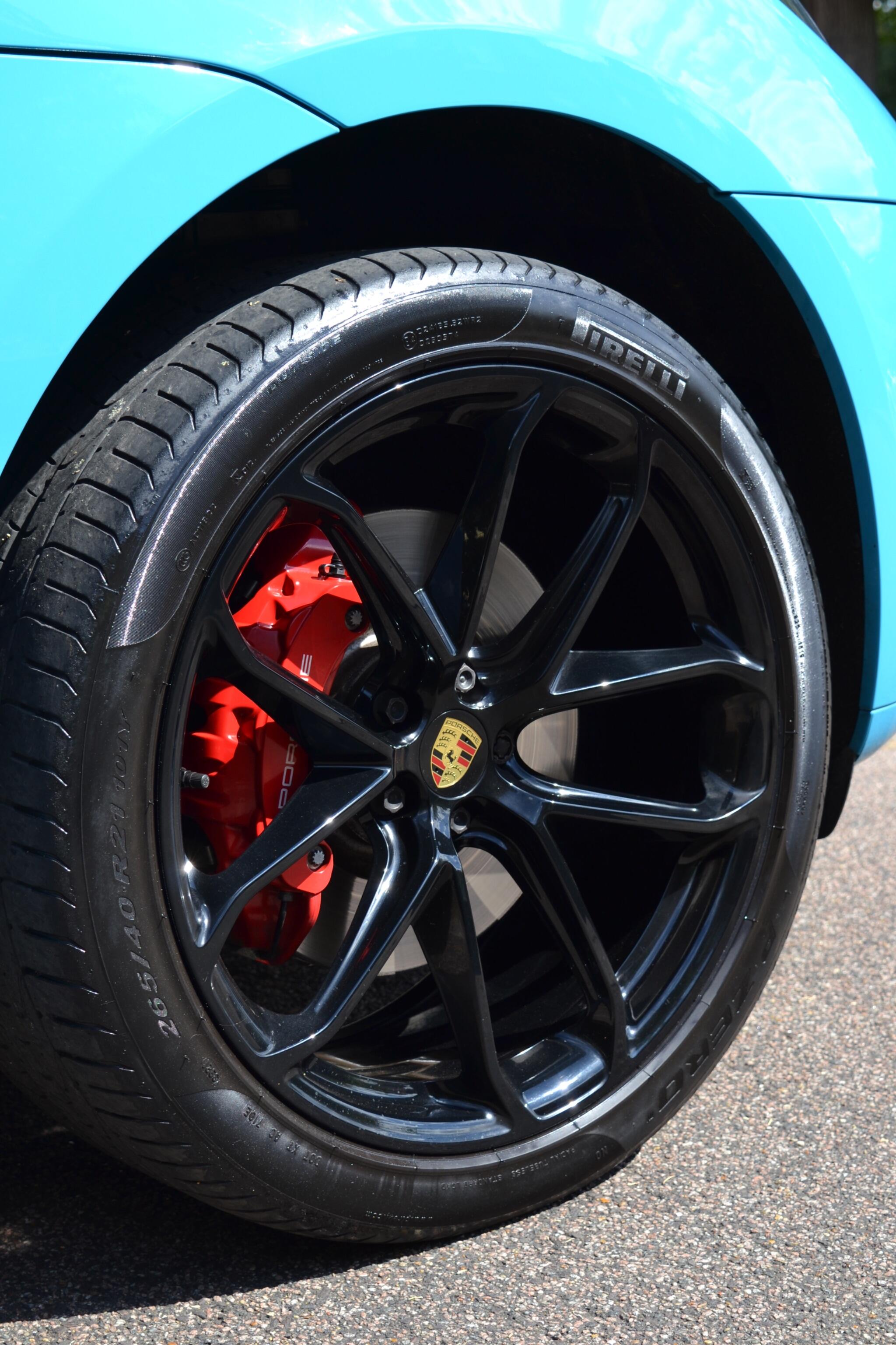 Porsche Macan view 8