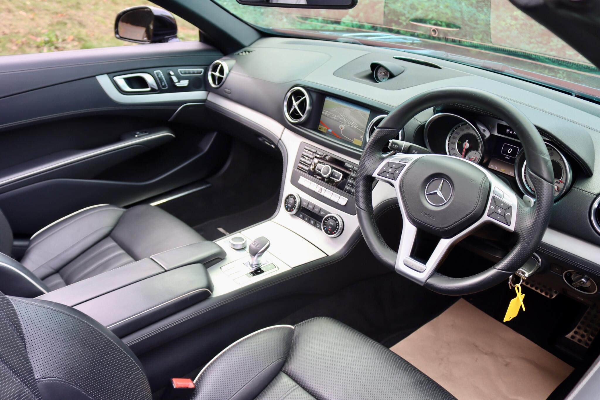 Mercedes-Benz SL view 35