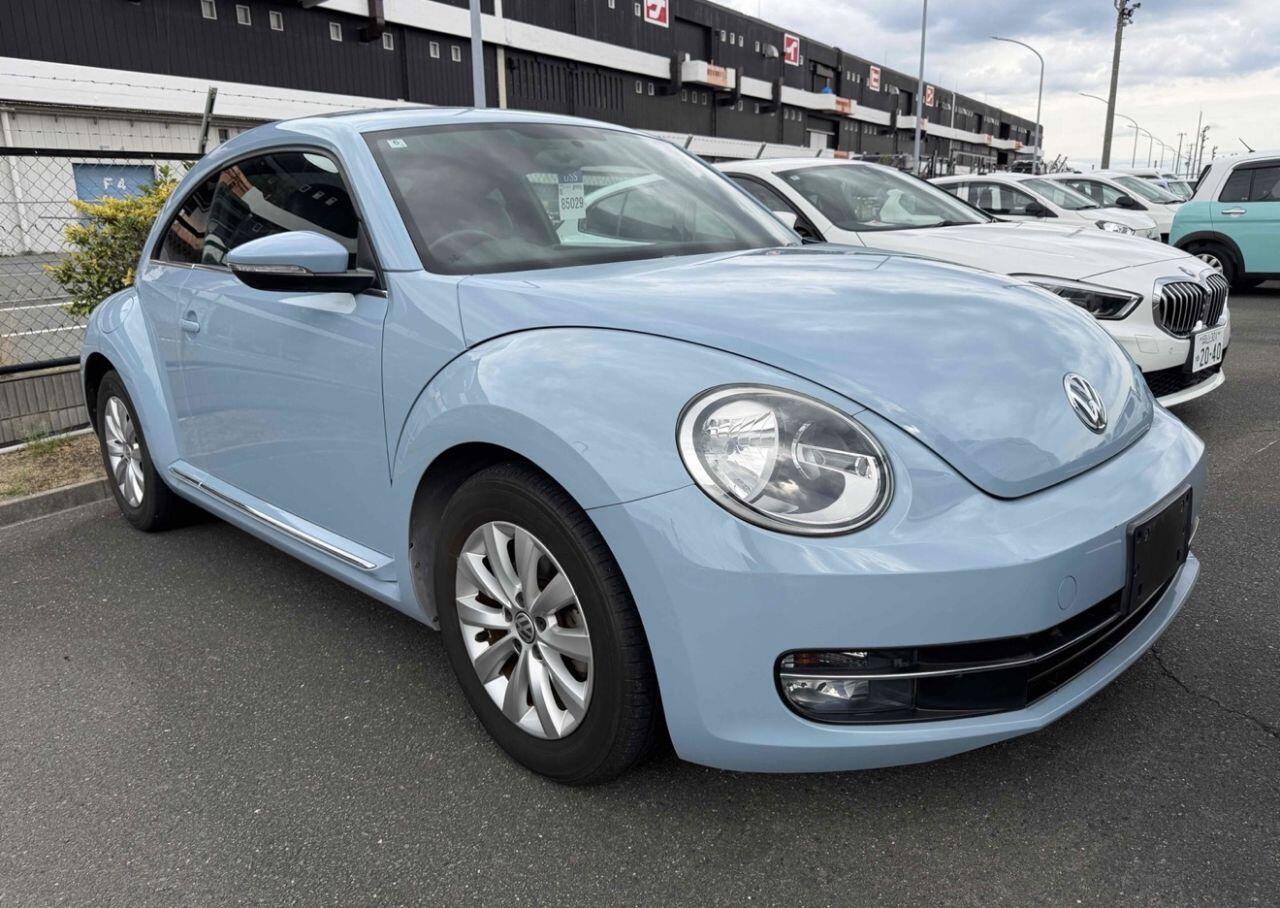 Volkswagen Beetle view 5