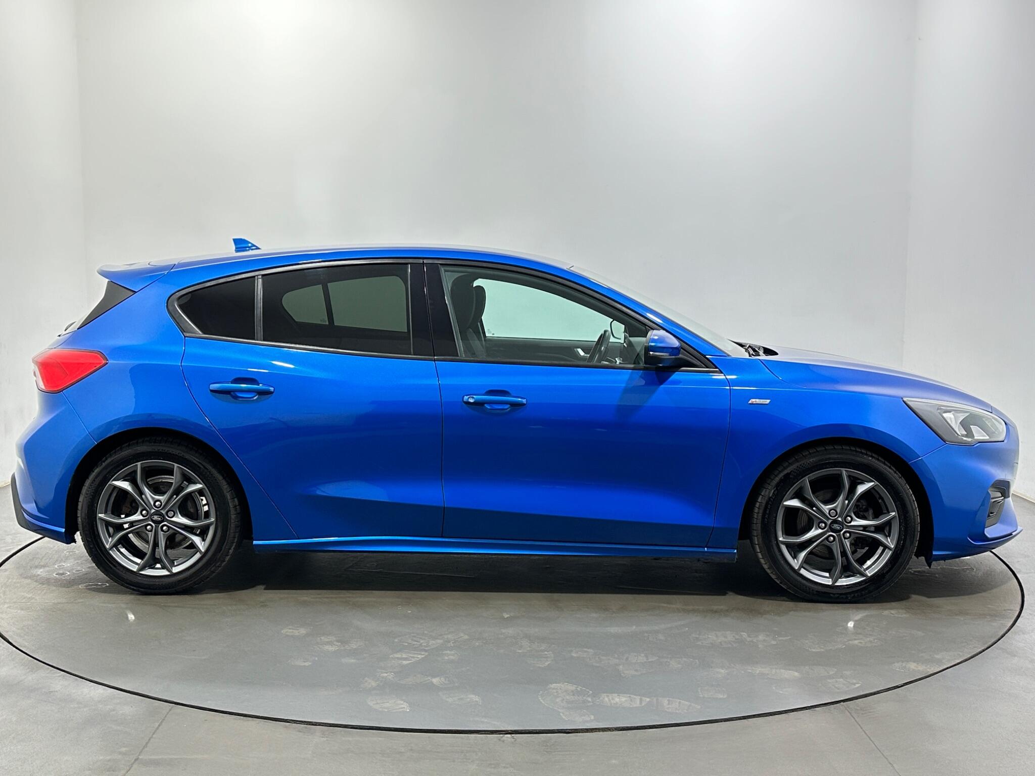 Ford Focus view 9