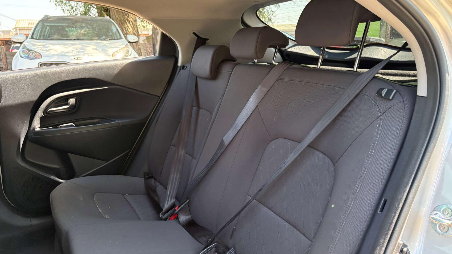 Kia Rio view 11