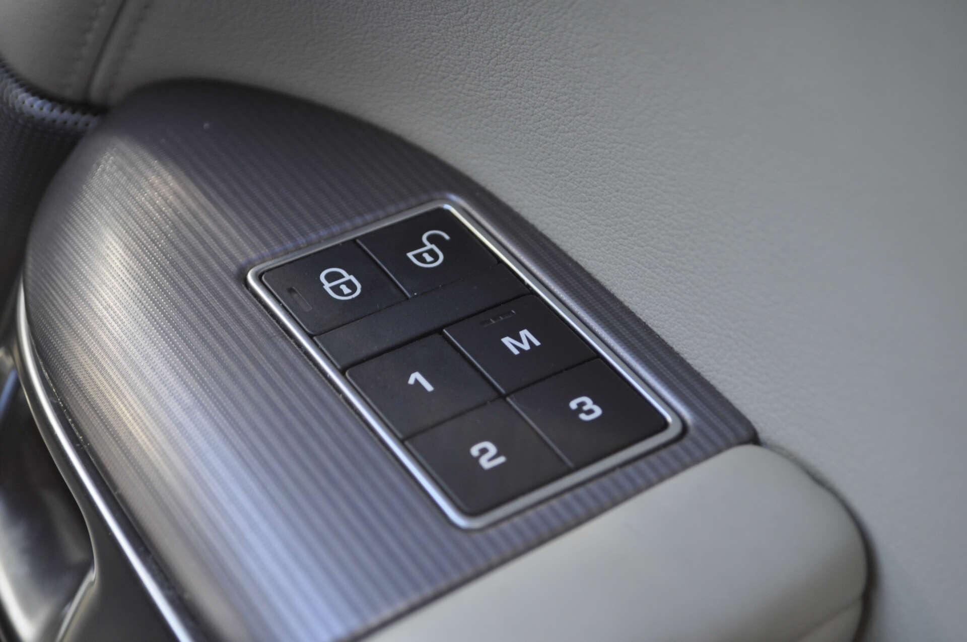 Land Rover Range Rover Sport view 27