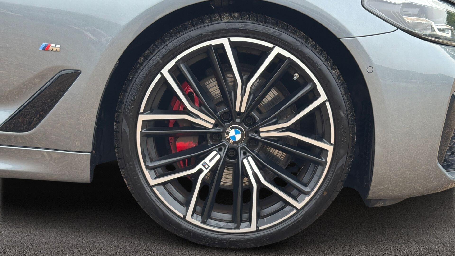 BMW 5 Series view 14