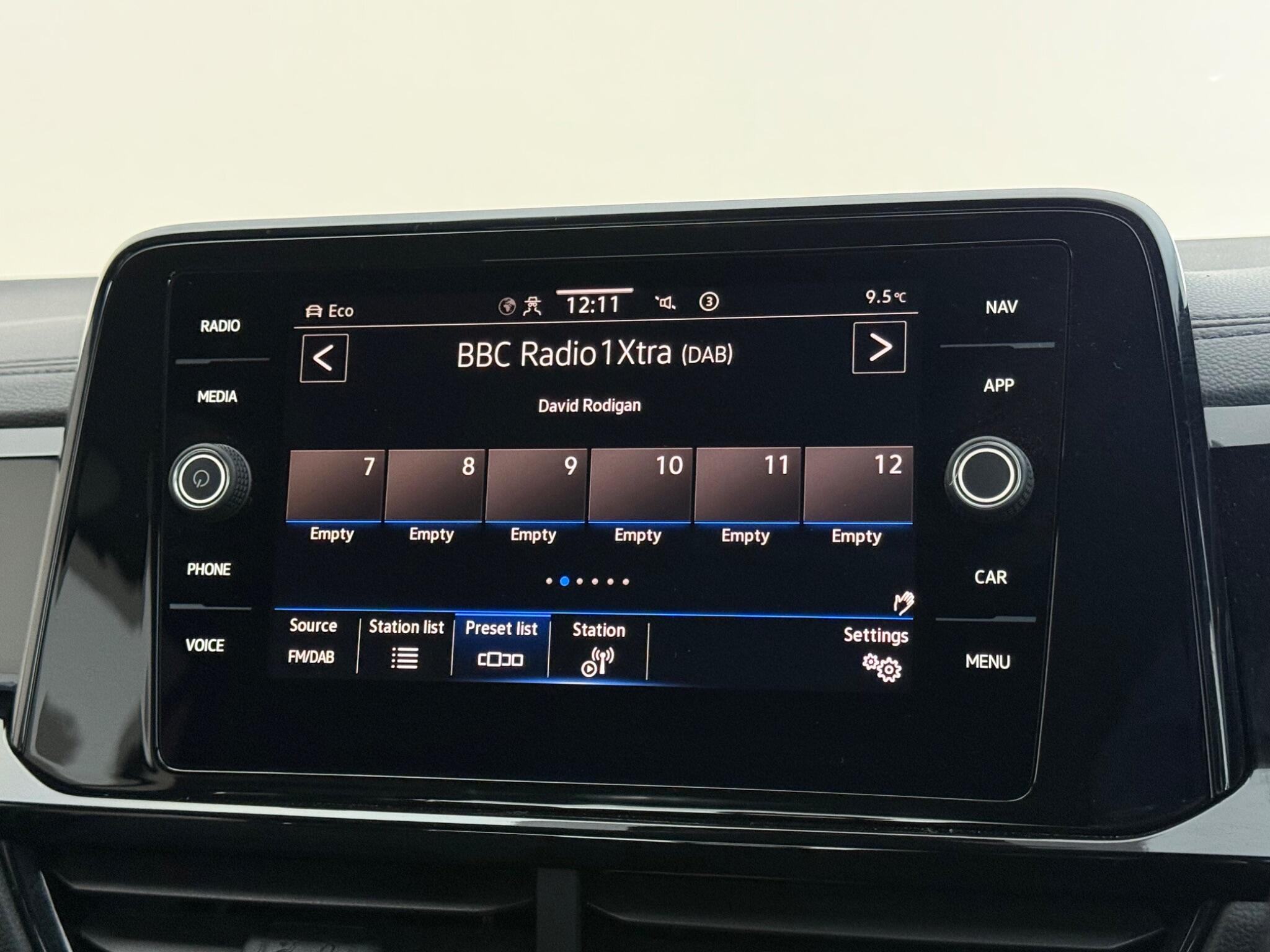 Volkswagen T-Roc view 22