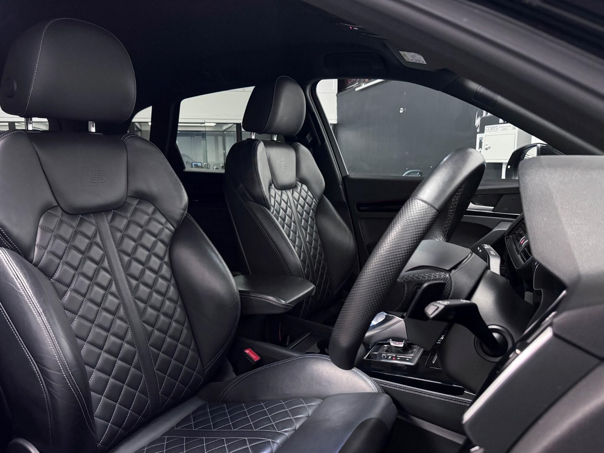 Audi Q5 view 24