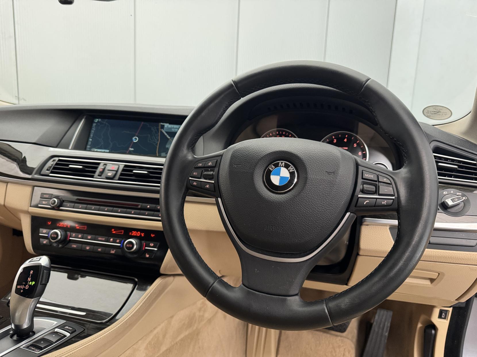 BMW 5 Series view 44