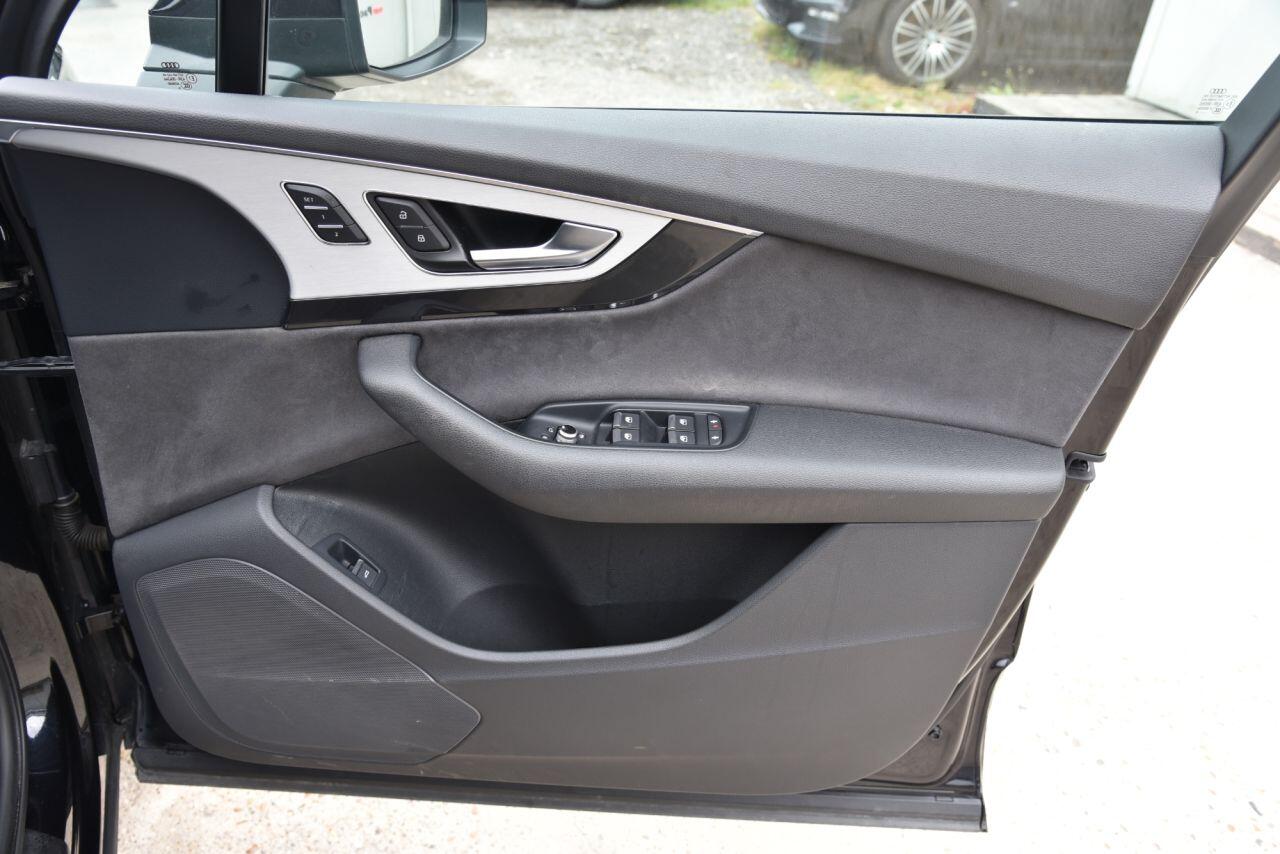 Audi Q7 view 64