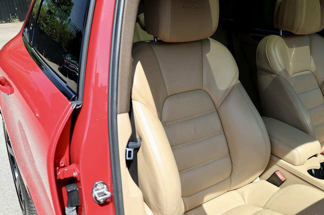 Porsche Macan view 32