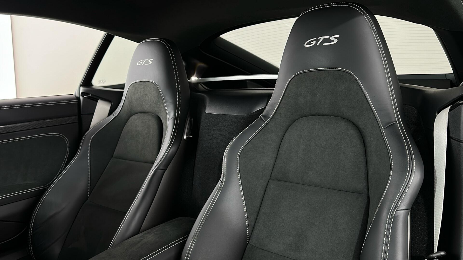 Porsche Cayman view 12