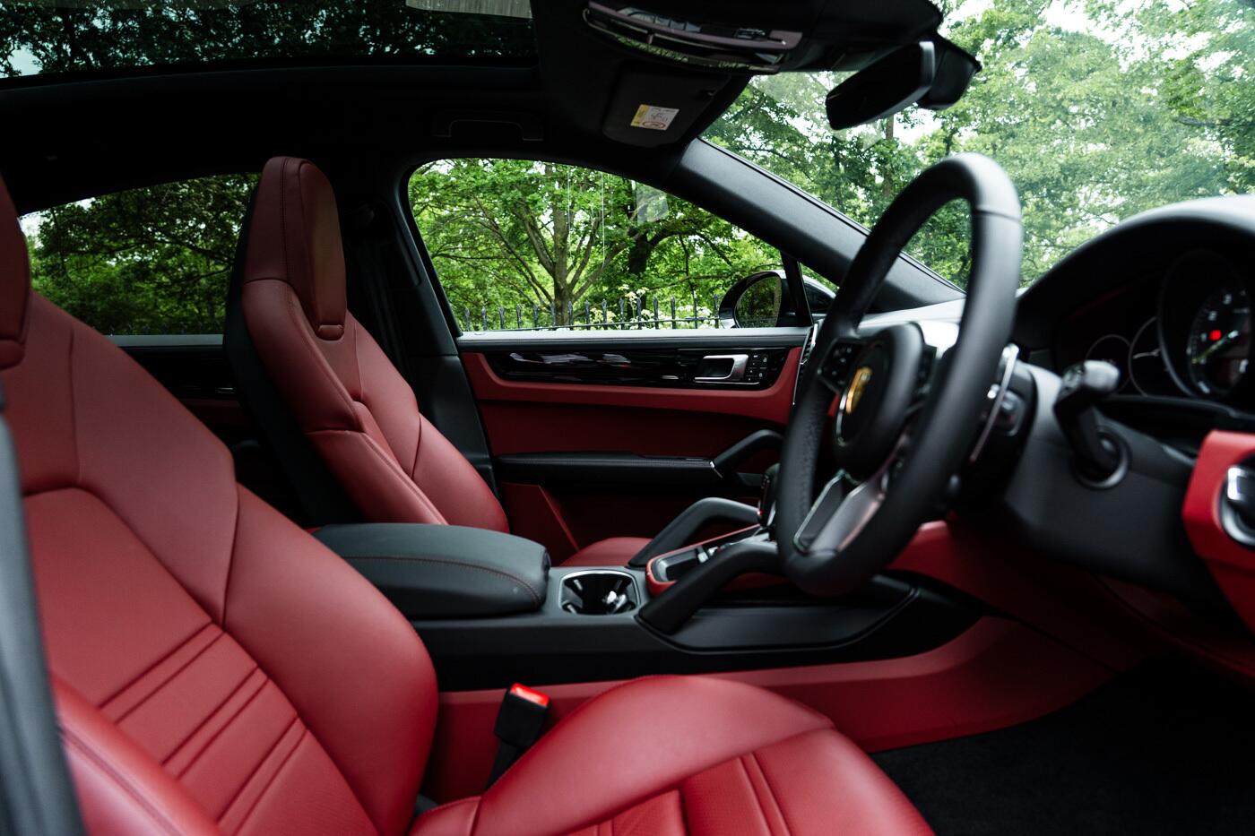 Porsche Cayenne view 29