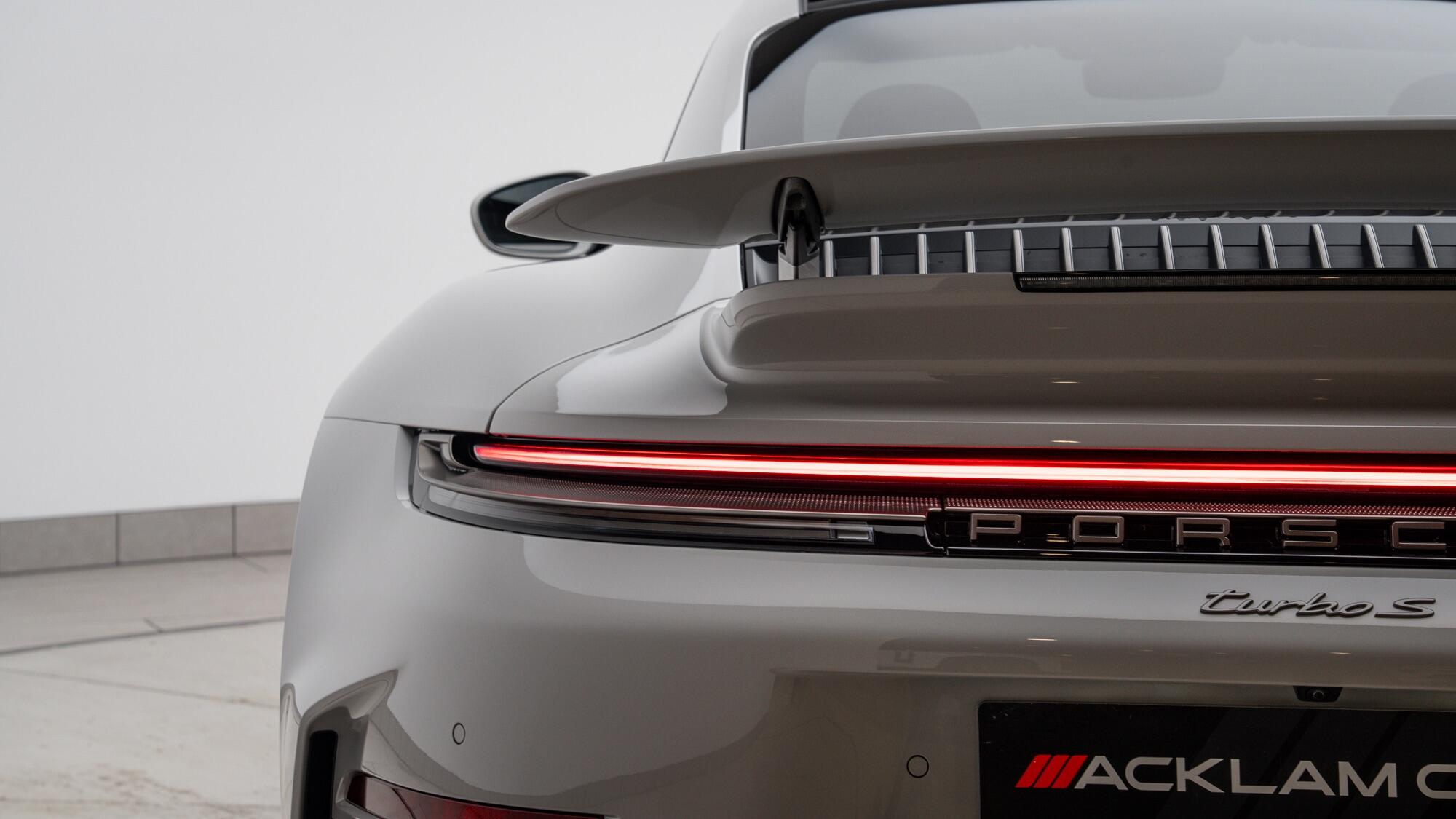 Porsche 911 view 5