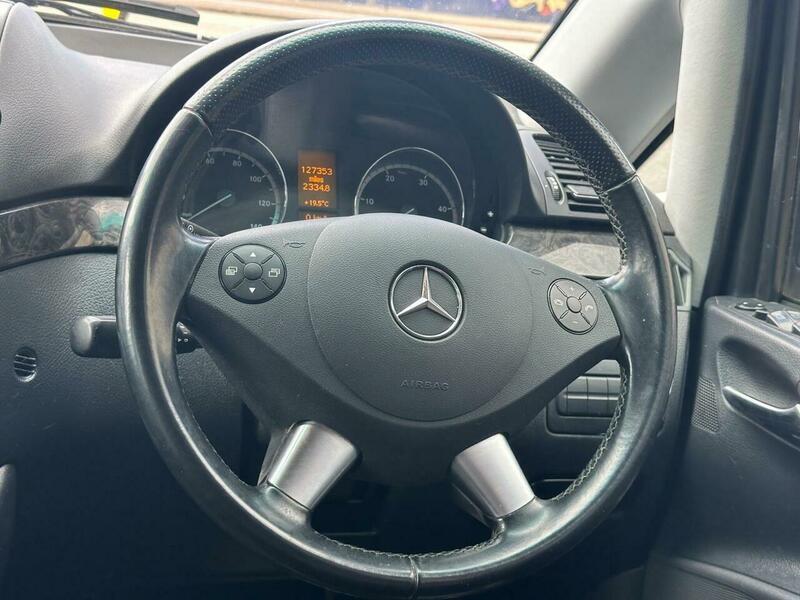 Mercedes-Benz Viano view 39