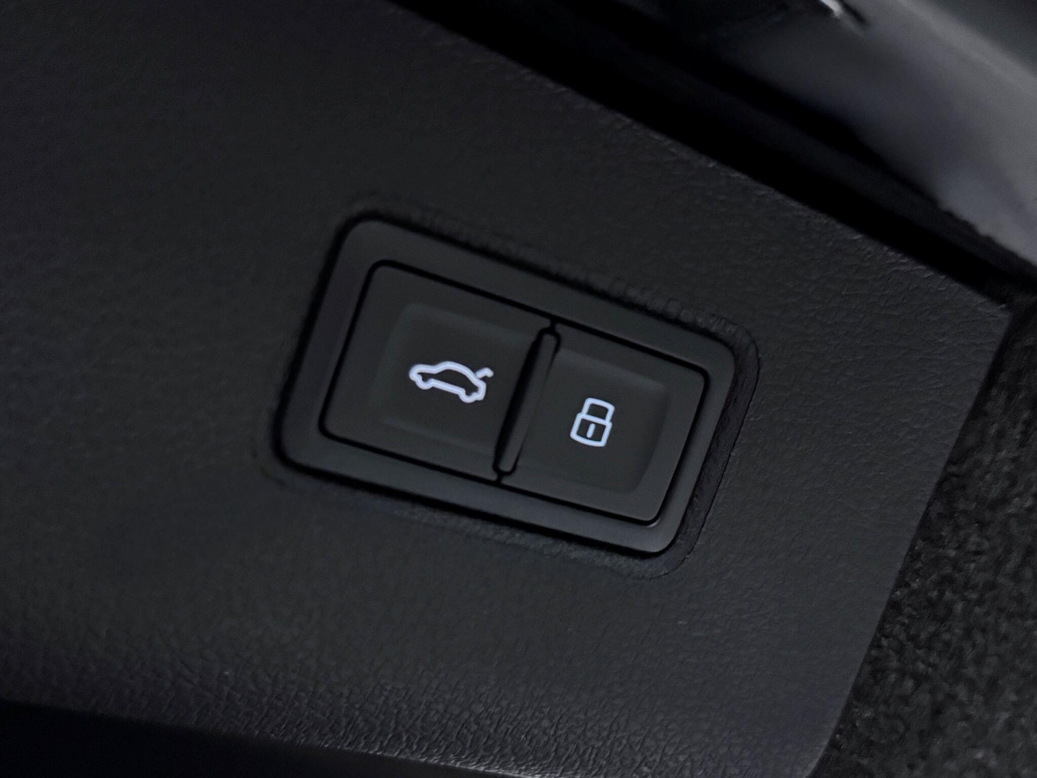 Bentley Bentayga view 9