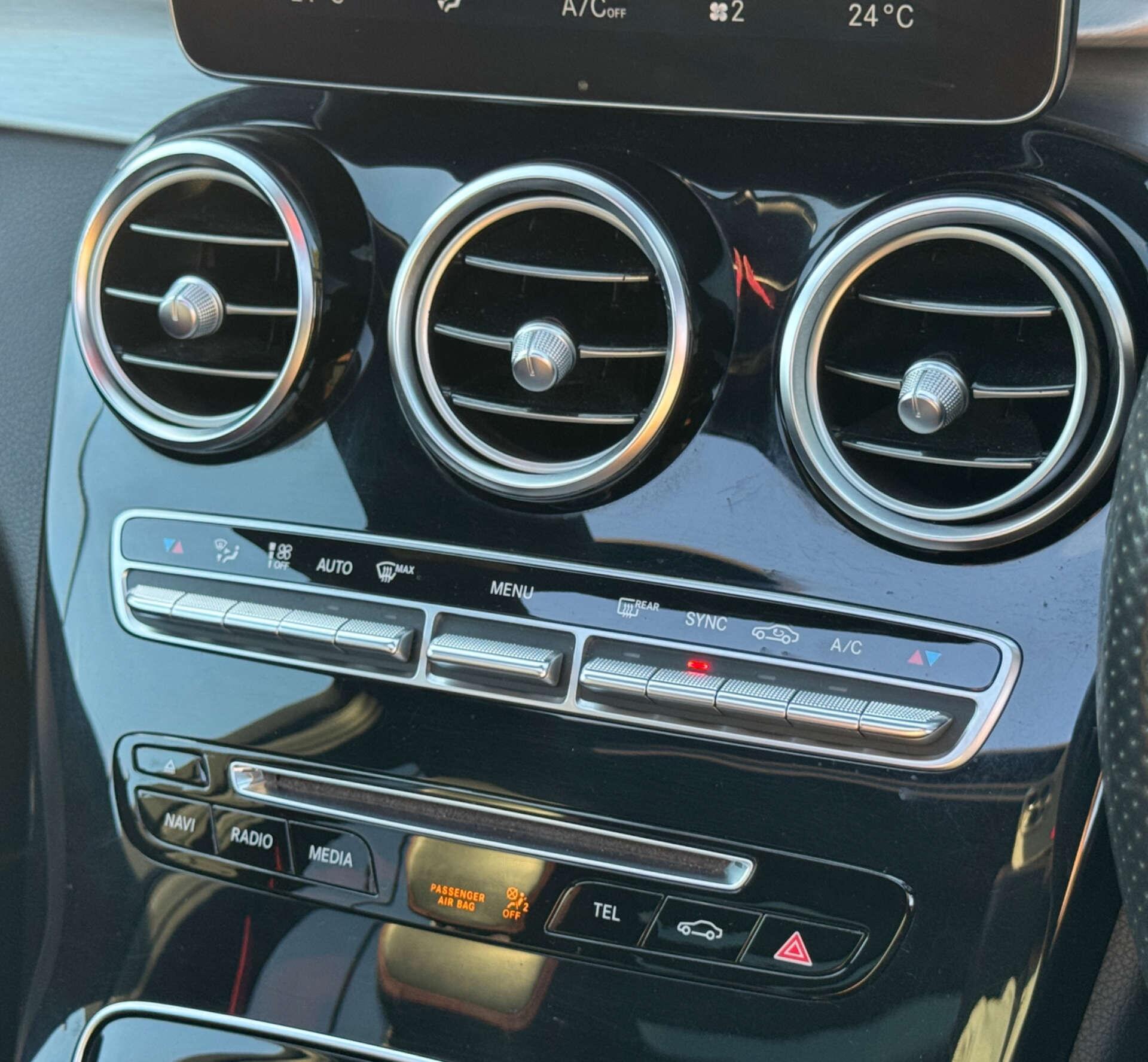 Mercedes-Benz C-Class view 26