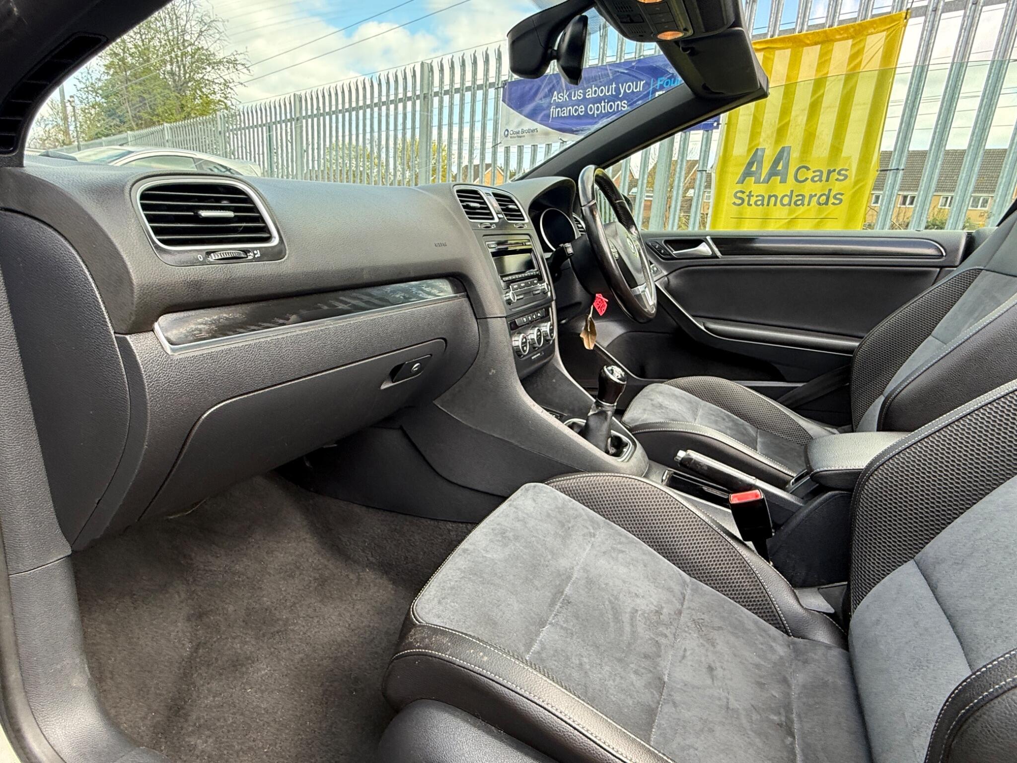 2012 Volkswagen Golf image 28