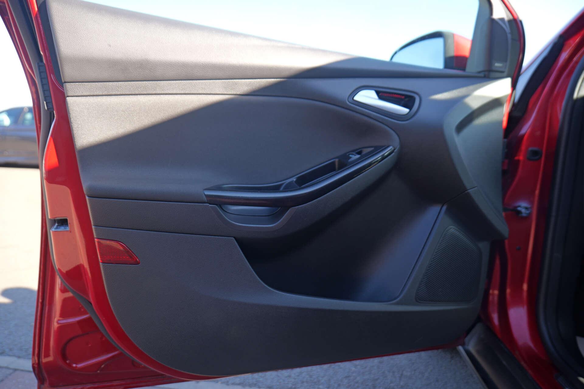 Ford Focus view 49