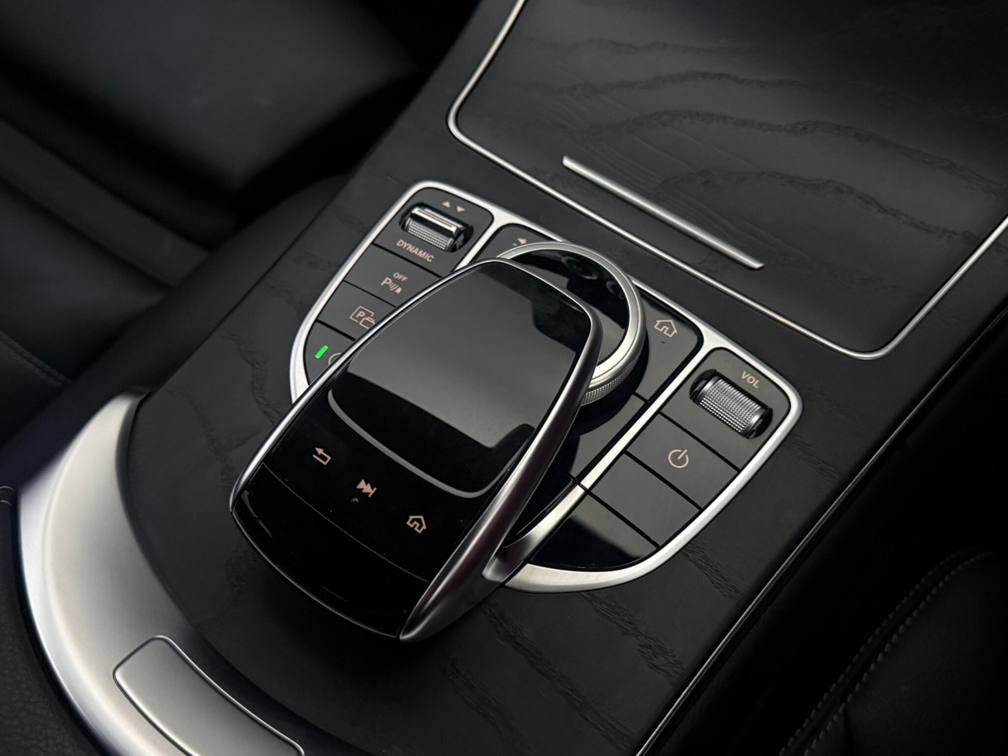 Mercedes-Benz C-Class view 23